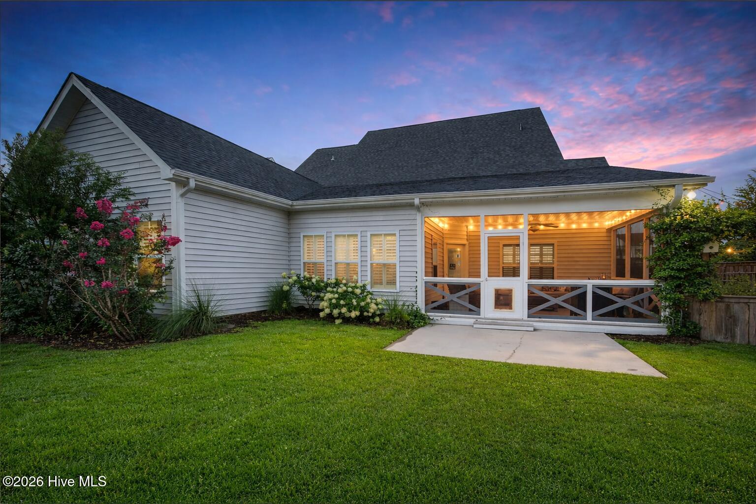 100565702 | Photo 35