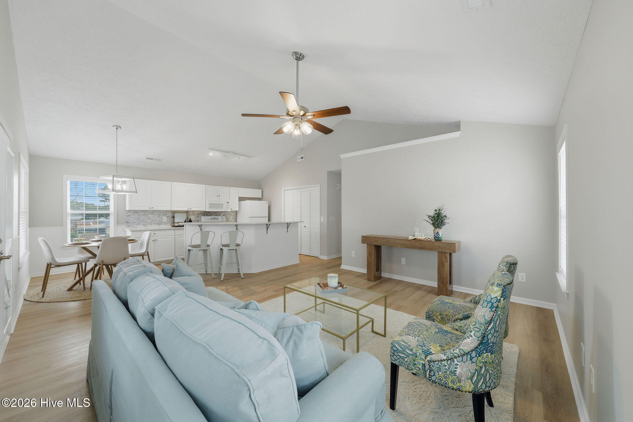 100562834 | Photo 20