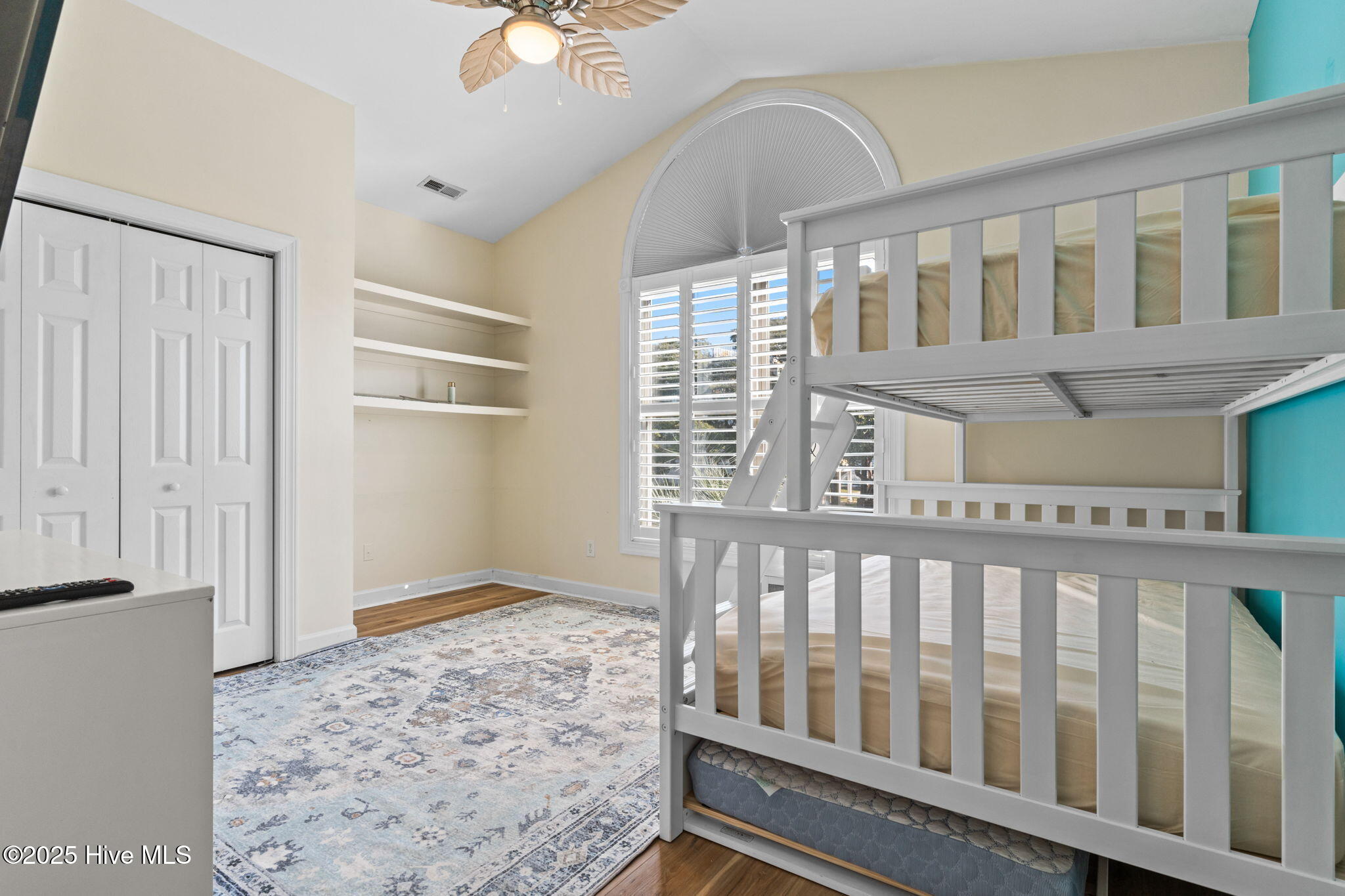 100542158 | Photo 36