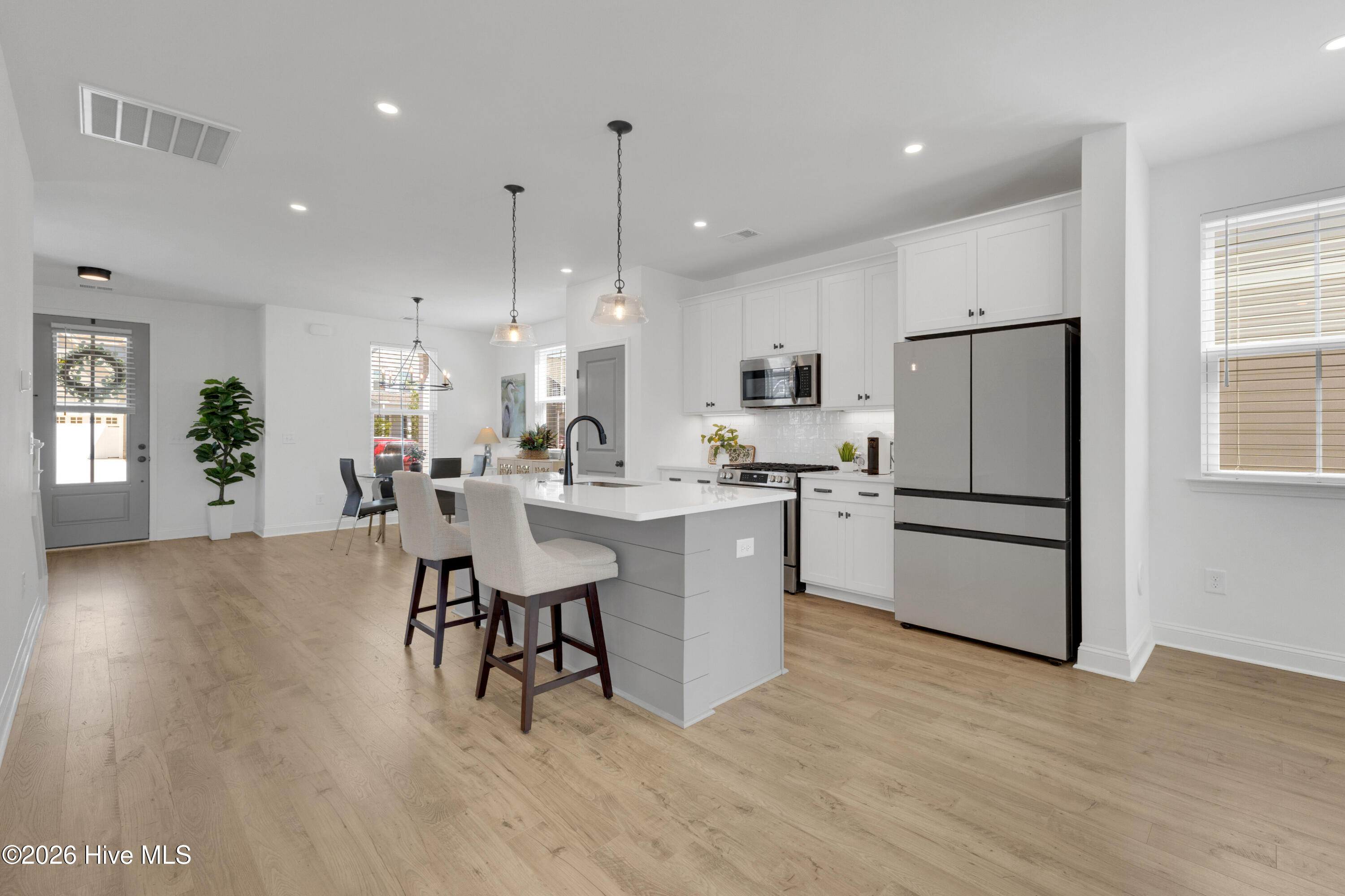 100566807 | Photo 10