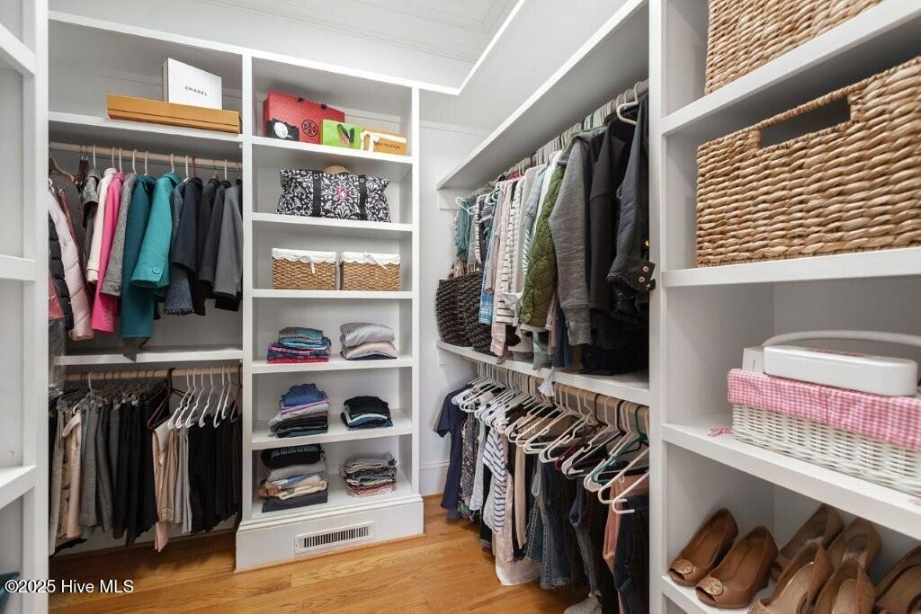 100553124 | Photo 31