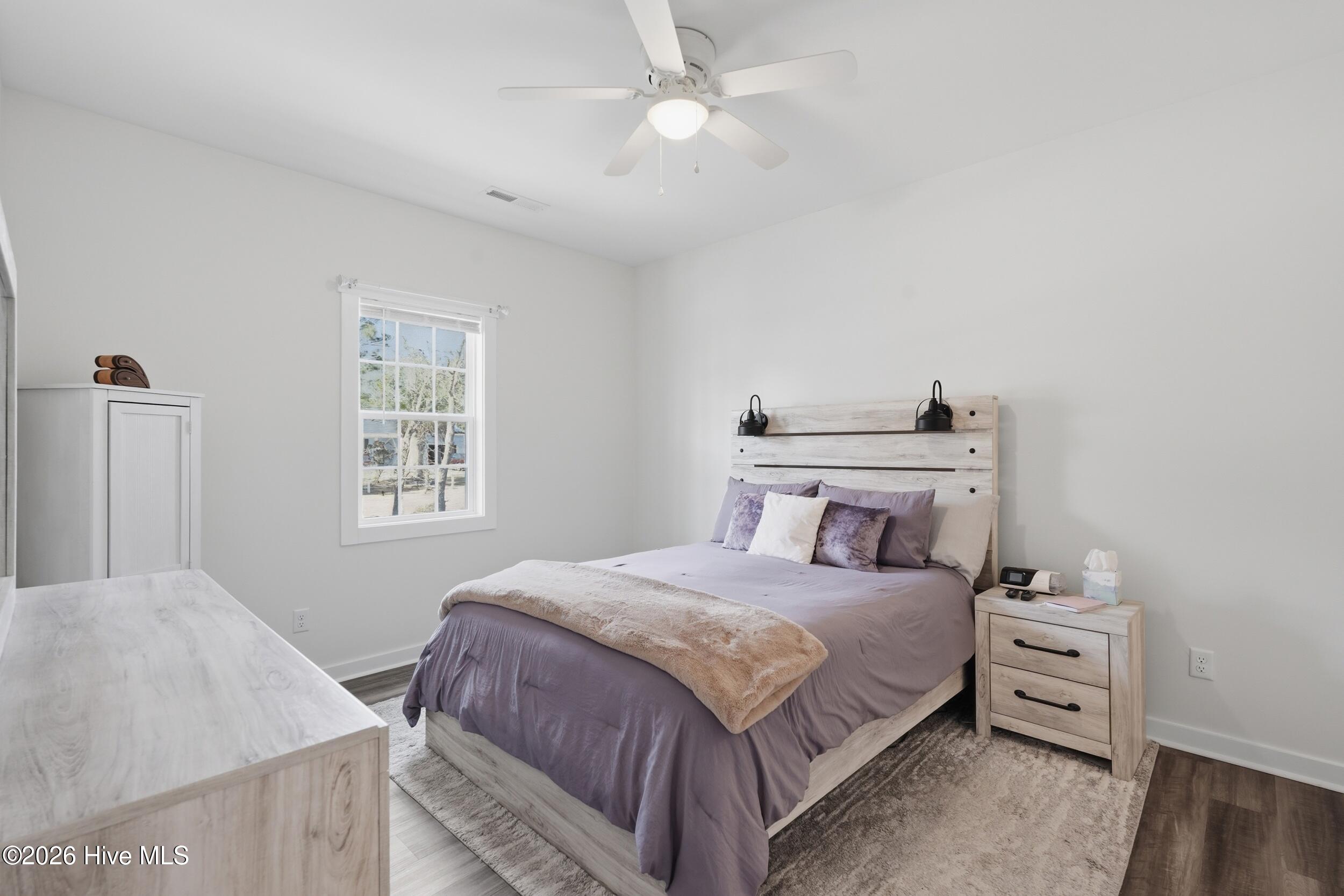 100560359 | Photo 15