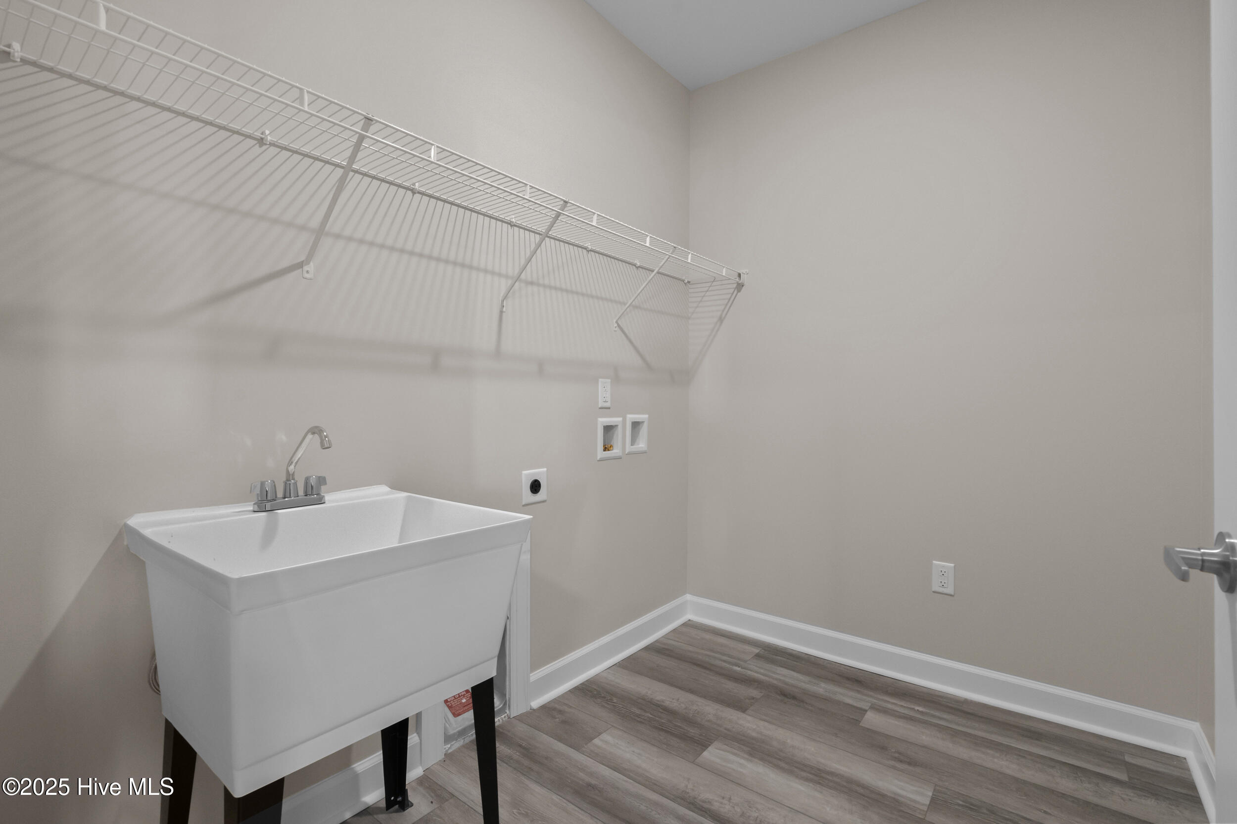 100539009 | Photo 38