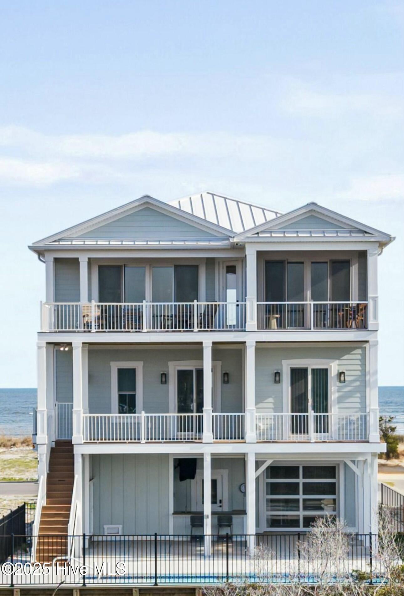 100498532 | Photo 44