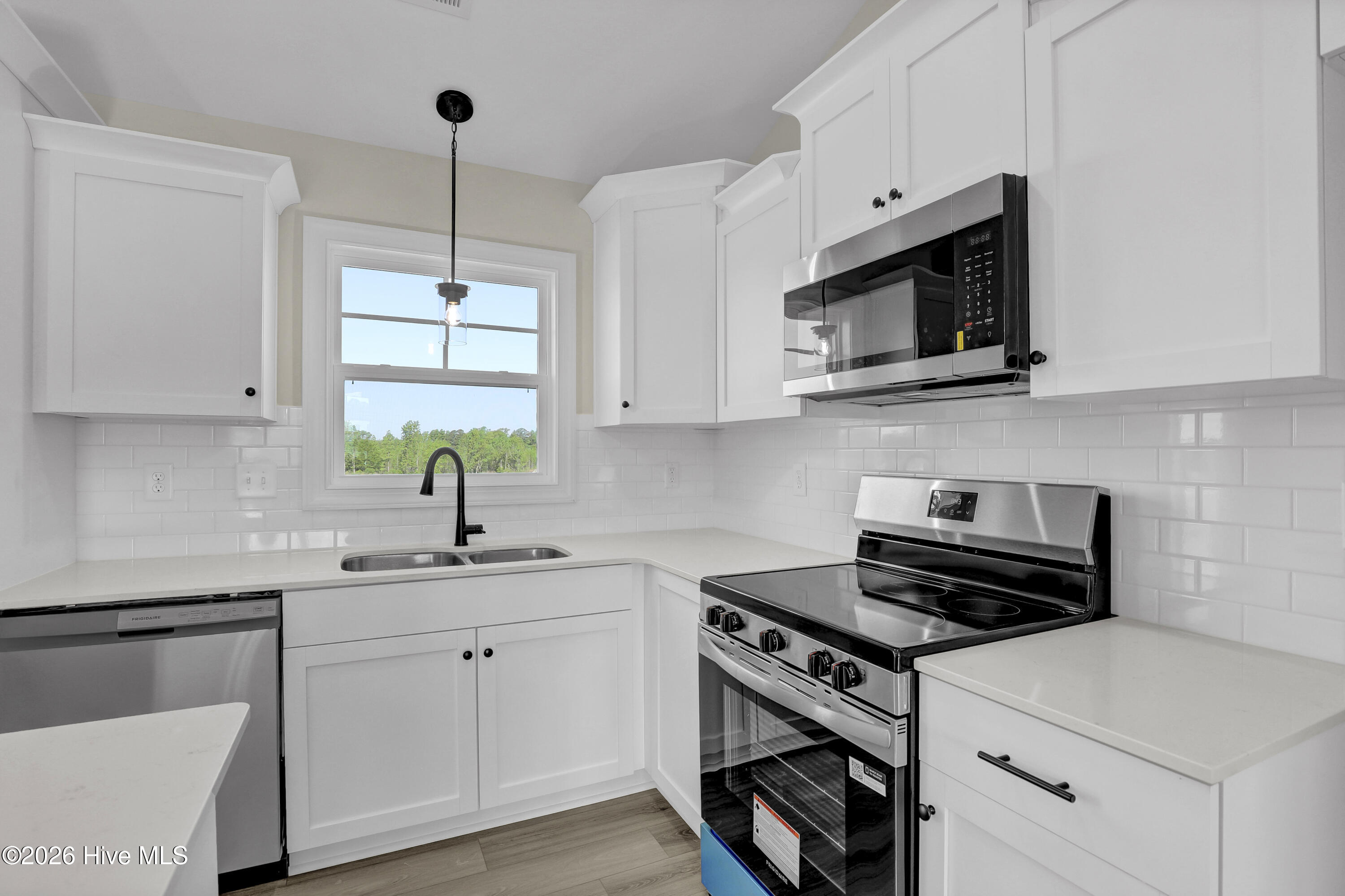 100542873 | Photo 12