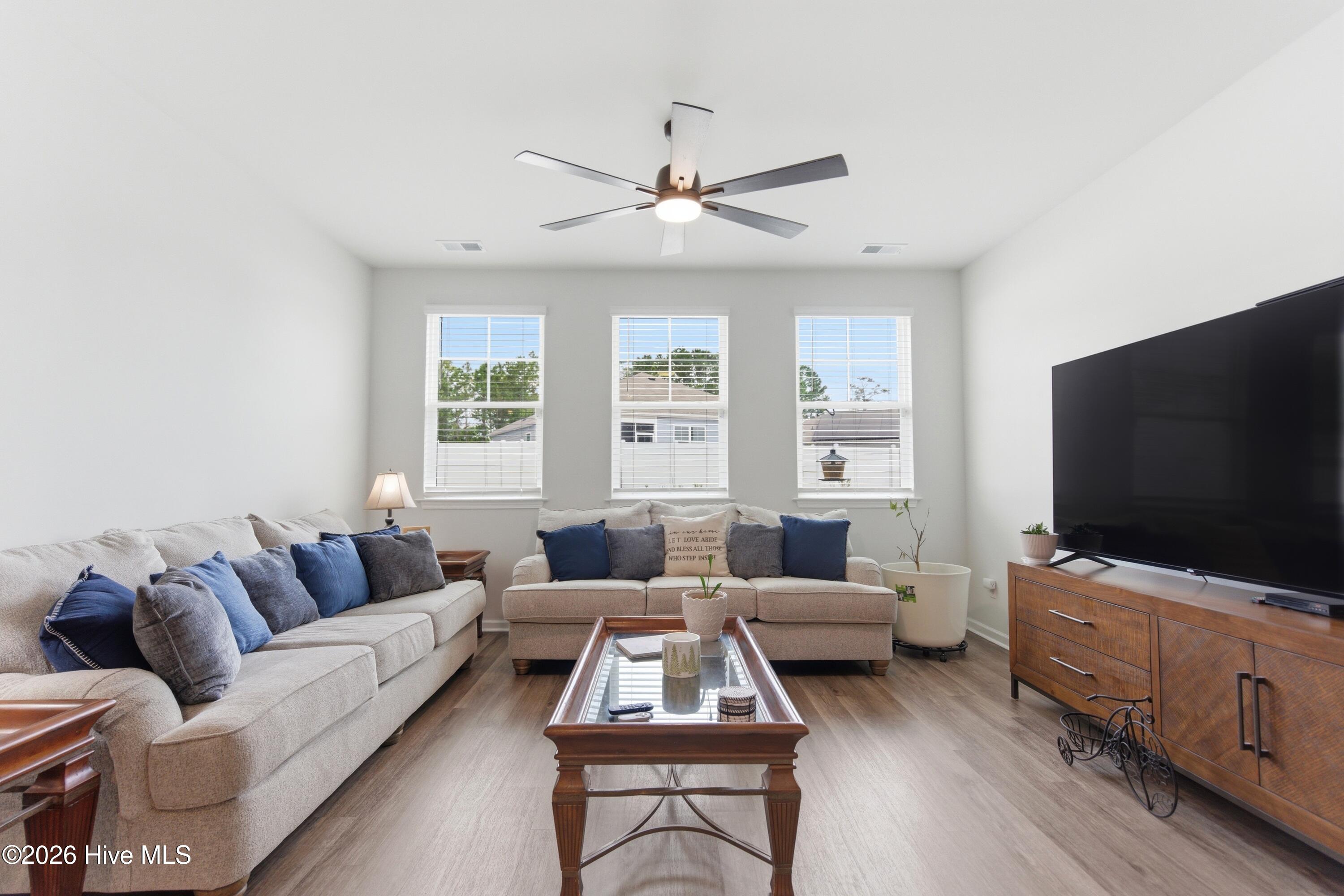 100573777 | Photo 22