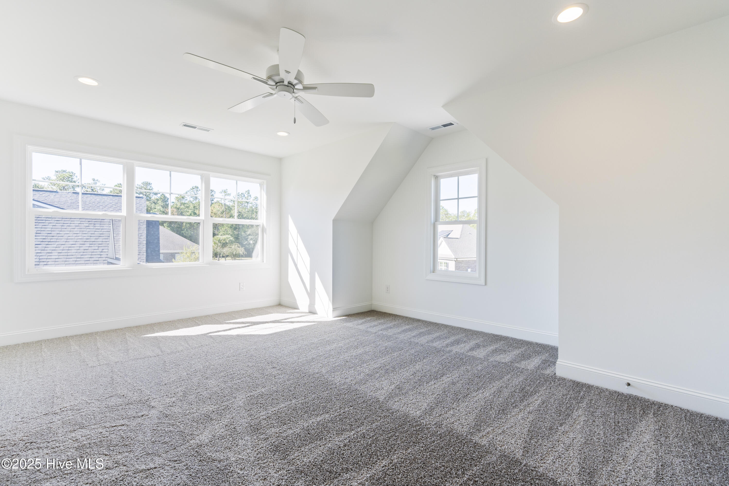 100517740 | Photo 34