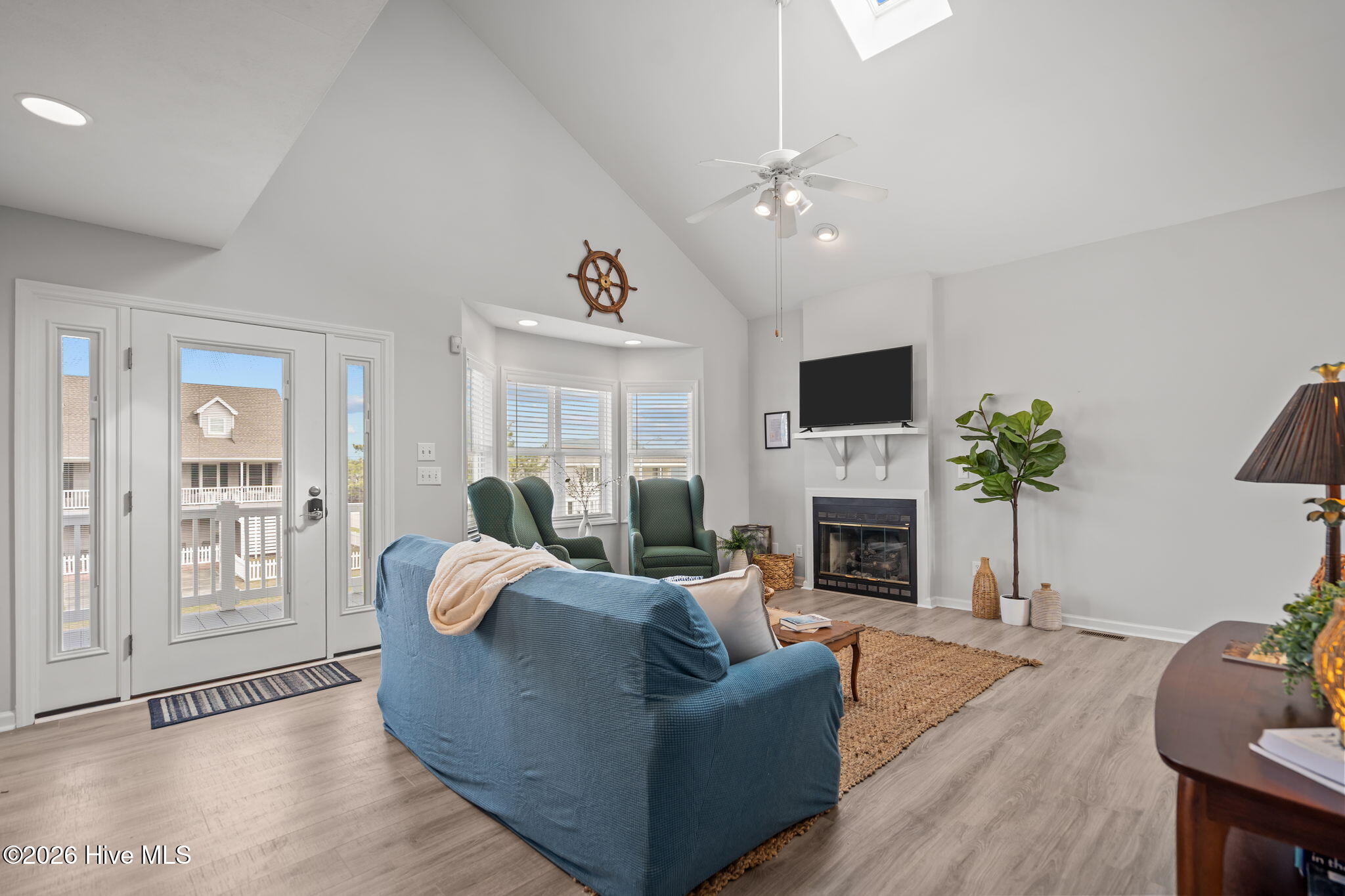 100562748 | Photo 44