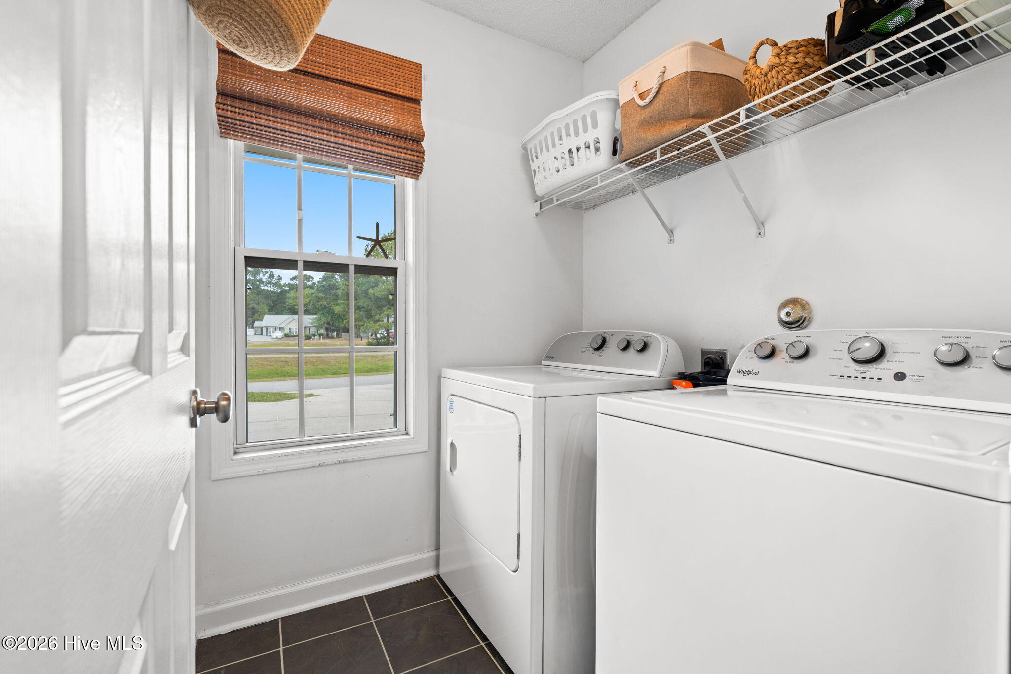 100570362 | Photo 23