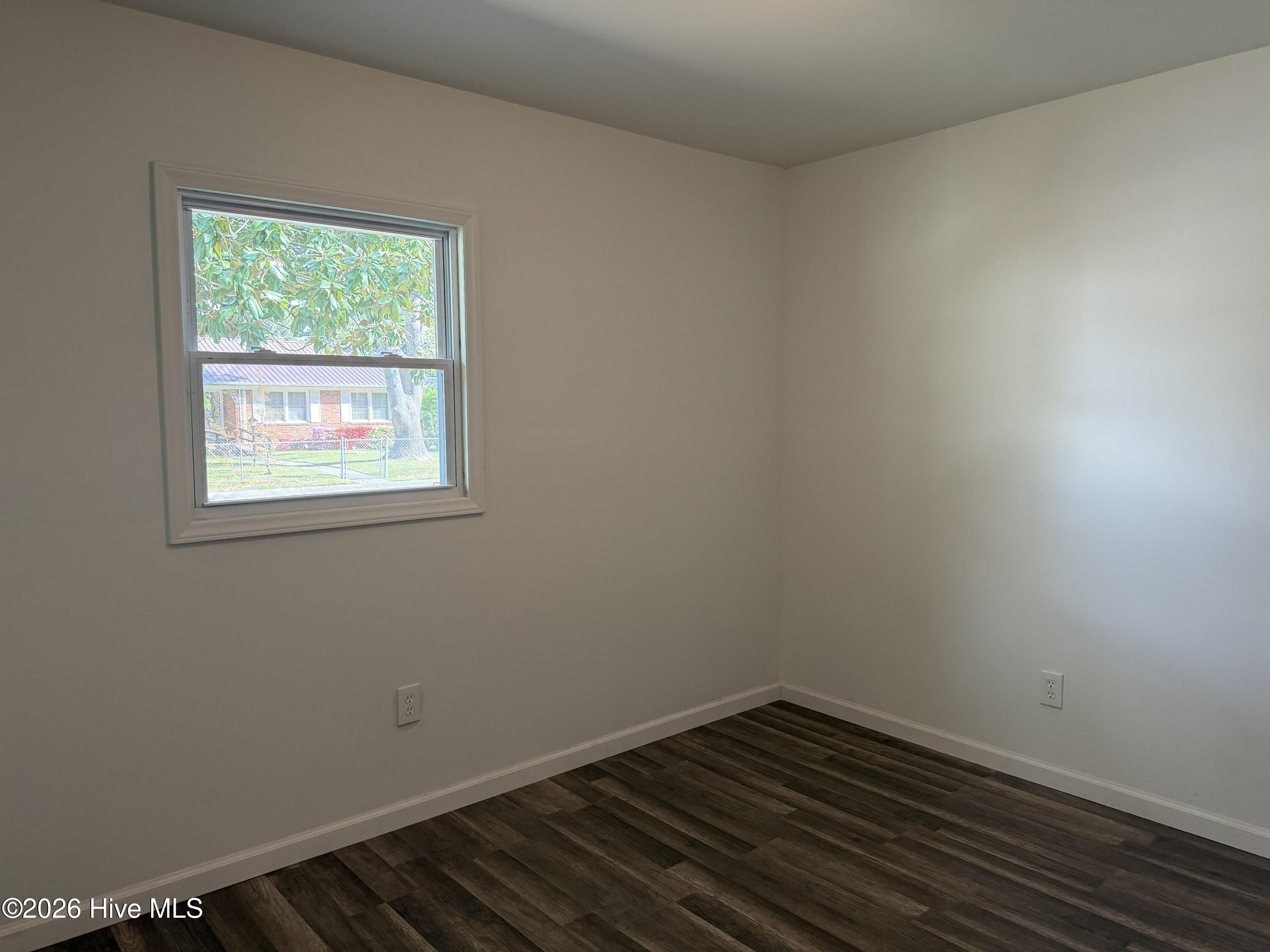 100565098 | Photo 23