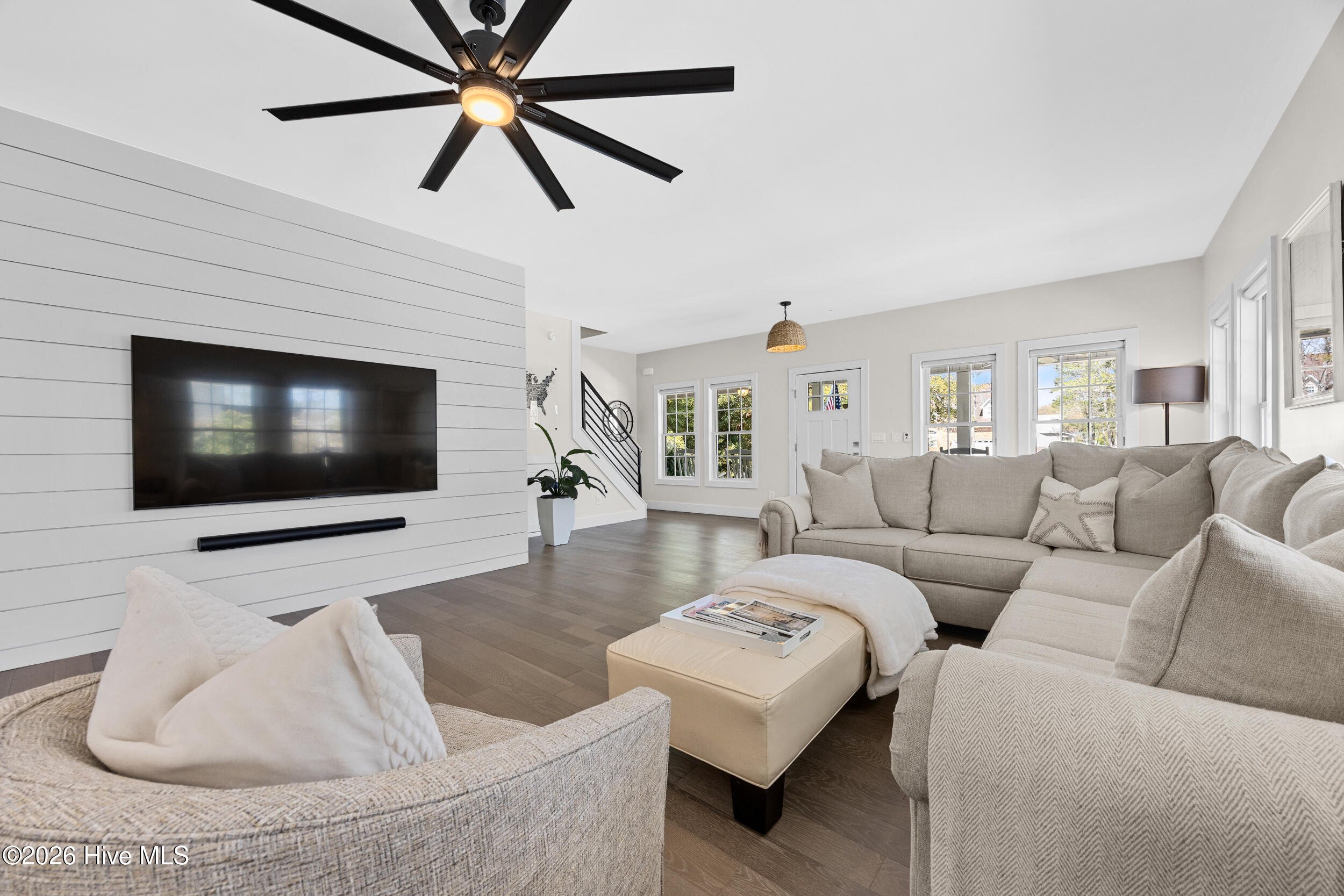 100562849 | Photo 19