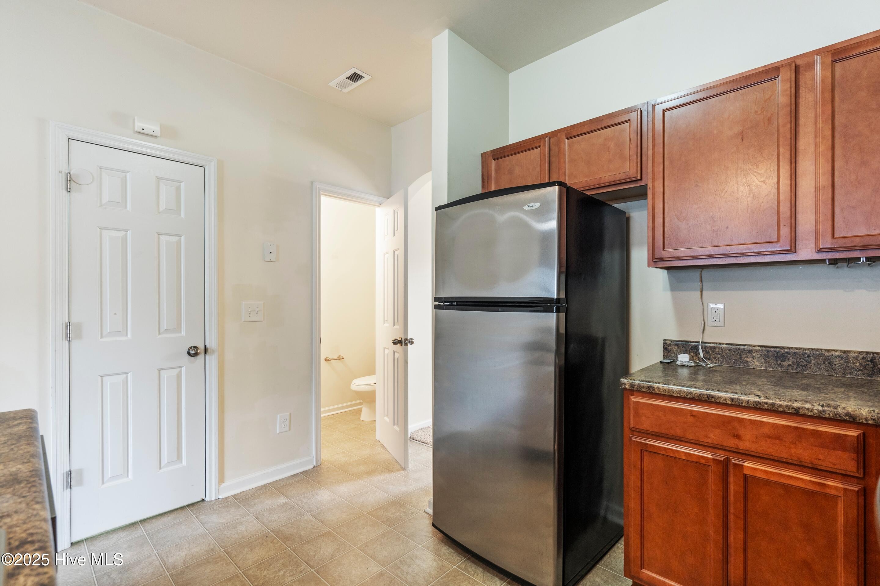 100525972 | Photo 12