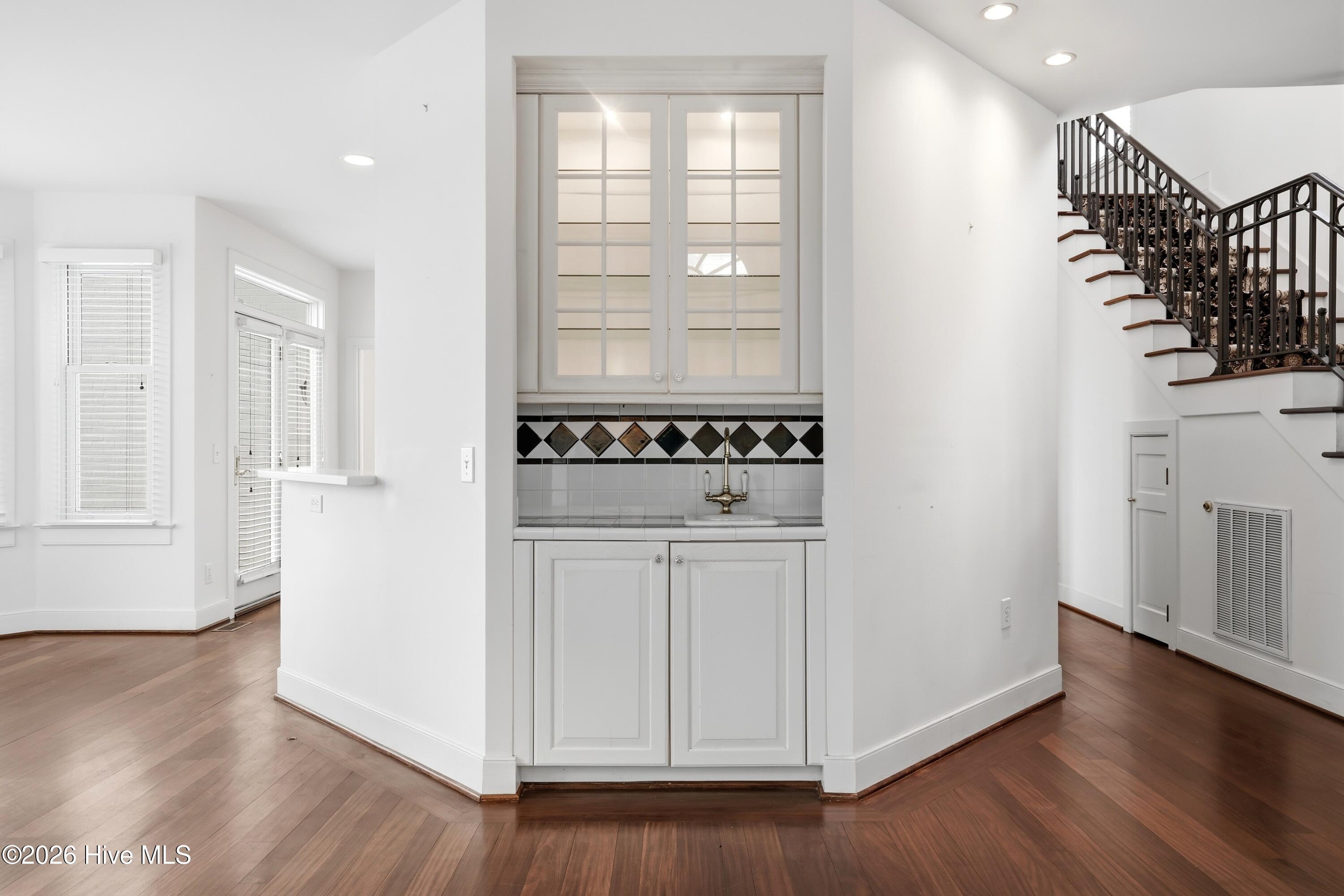 100556046 | Photo 33