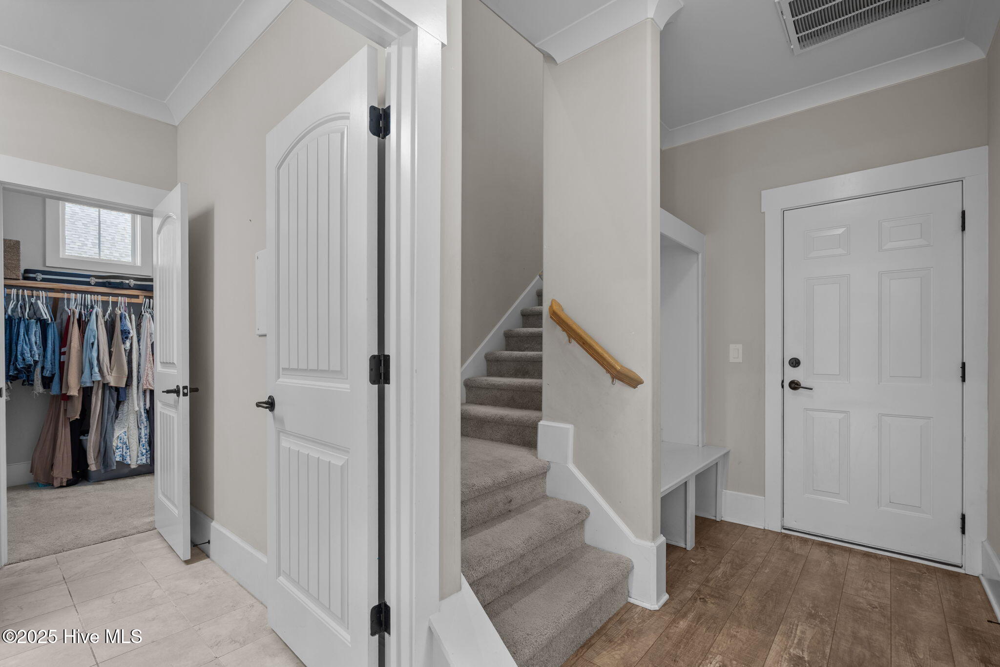 100536162 | Photo 35