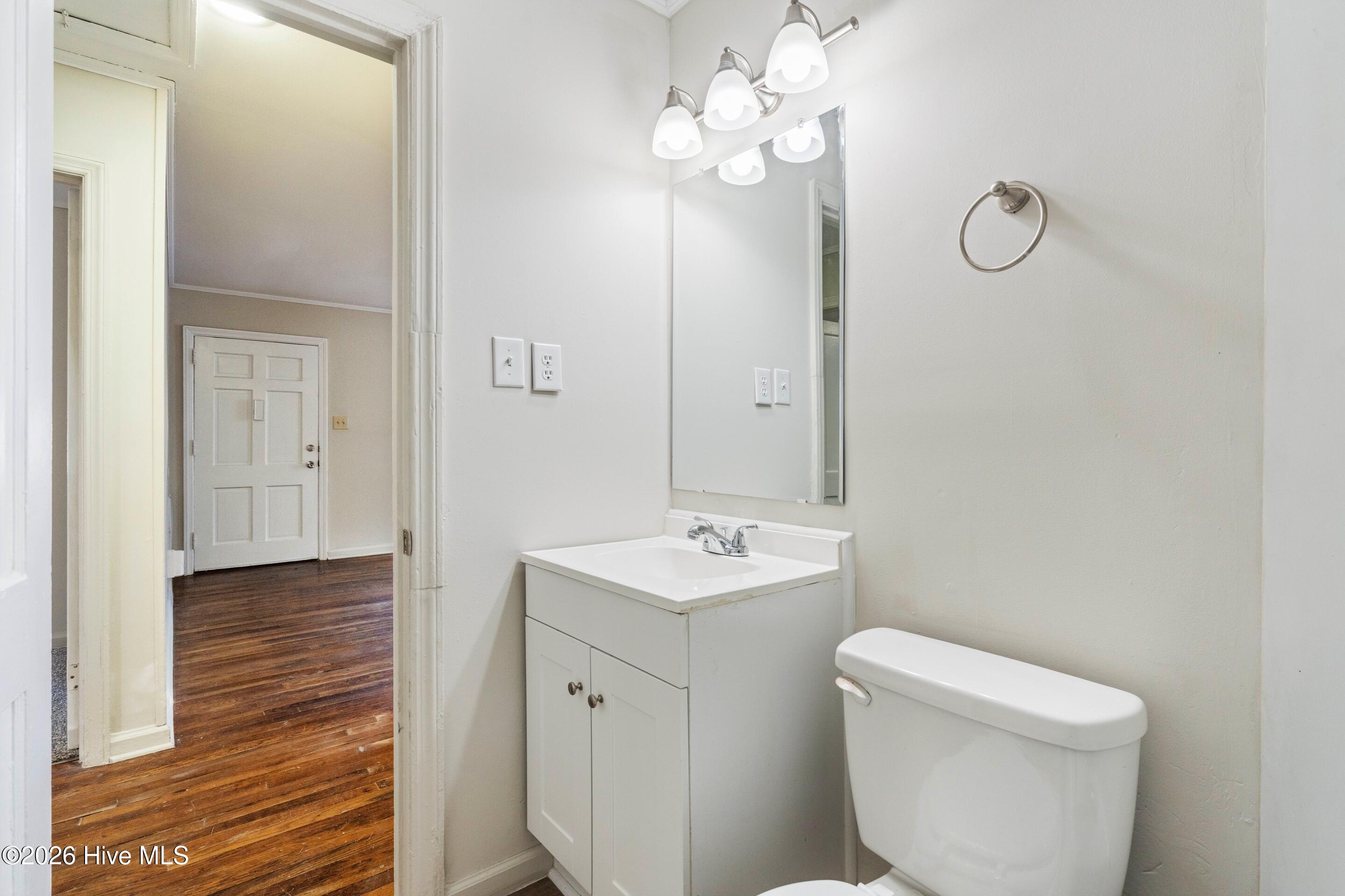 100547310 | Photo 16