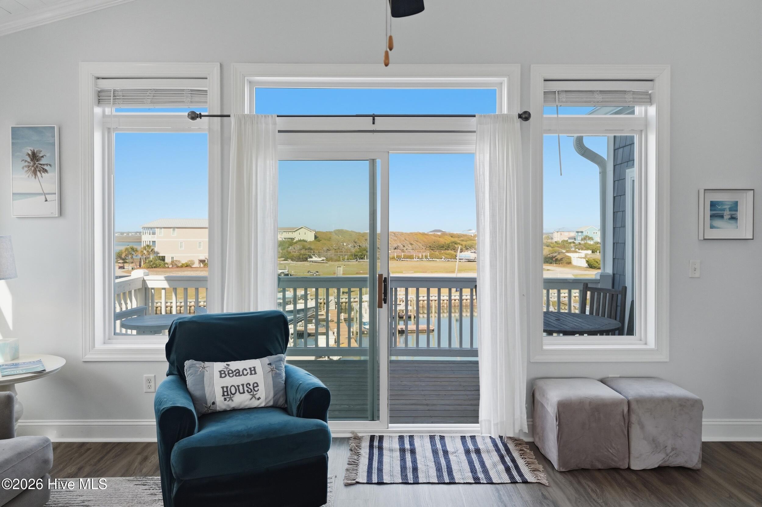 100565871 | Photo 40