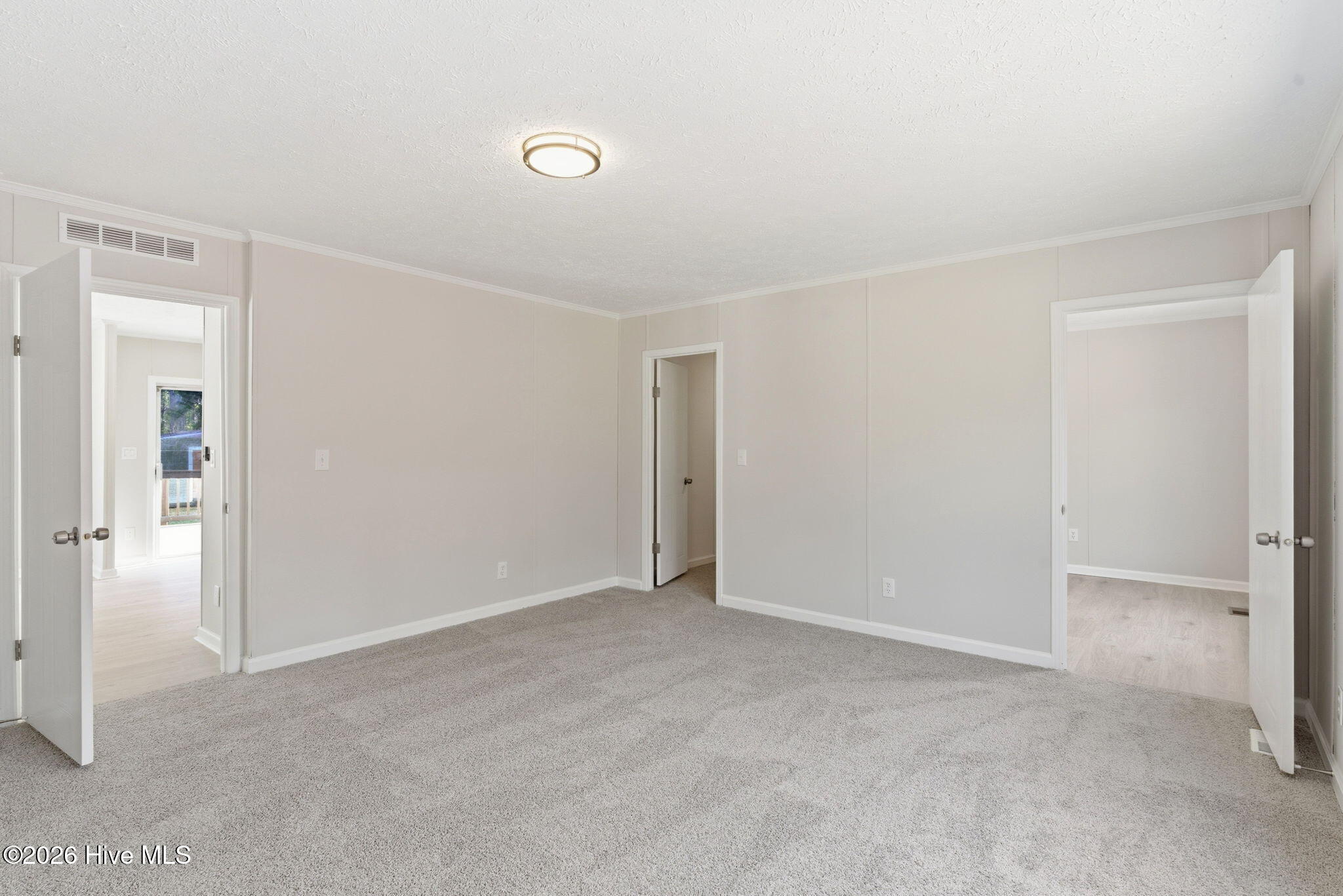 100569540 | Photo 20