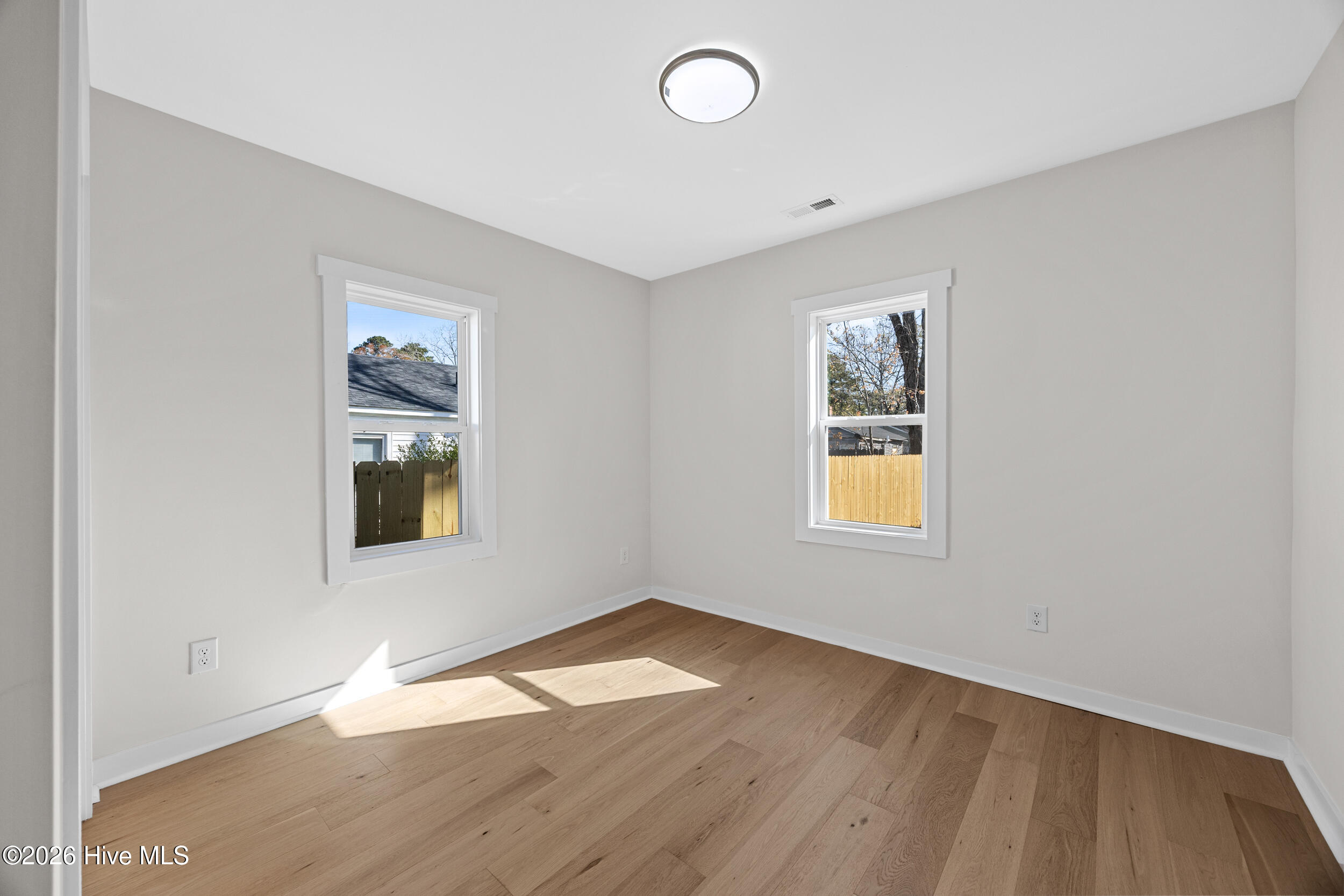 100561415 | Photo 18