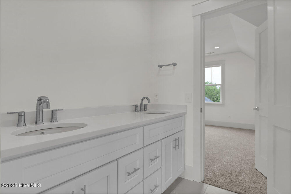 100509390 | Photo 35