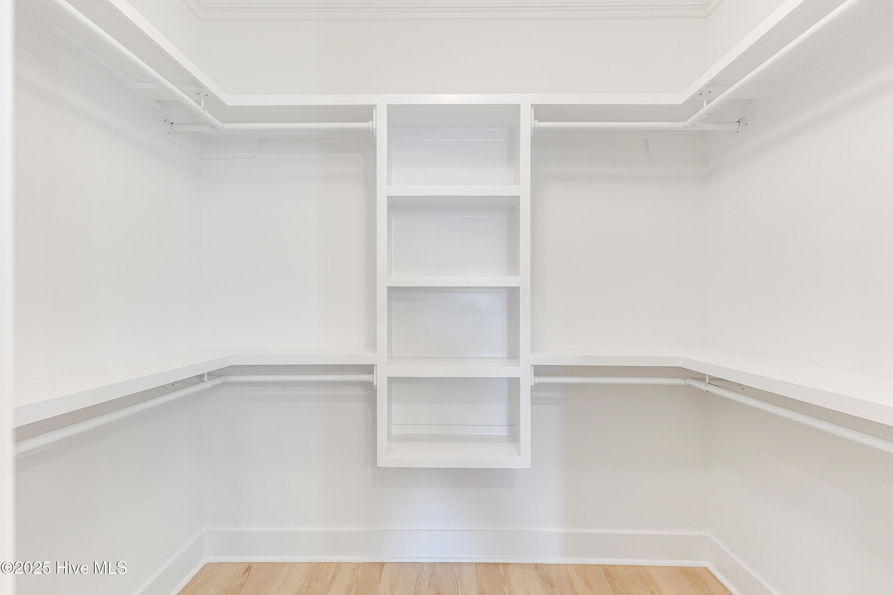 100533071 | Photo 39