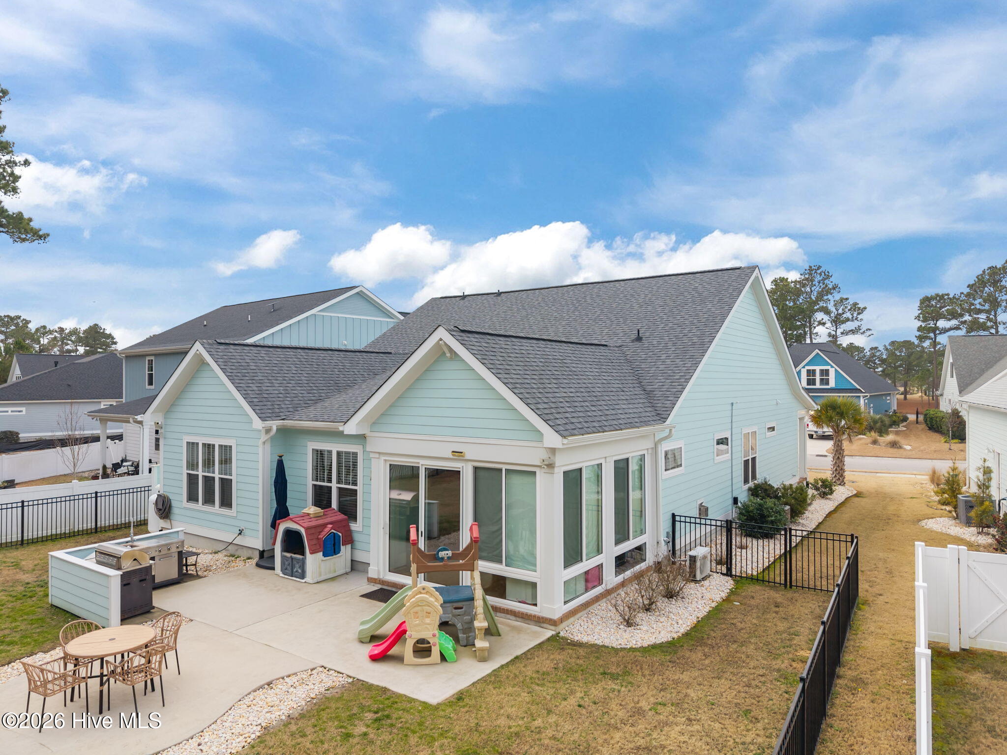 100556932 | Photo 35