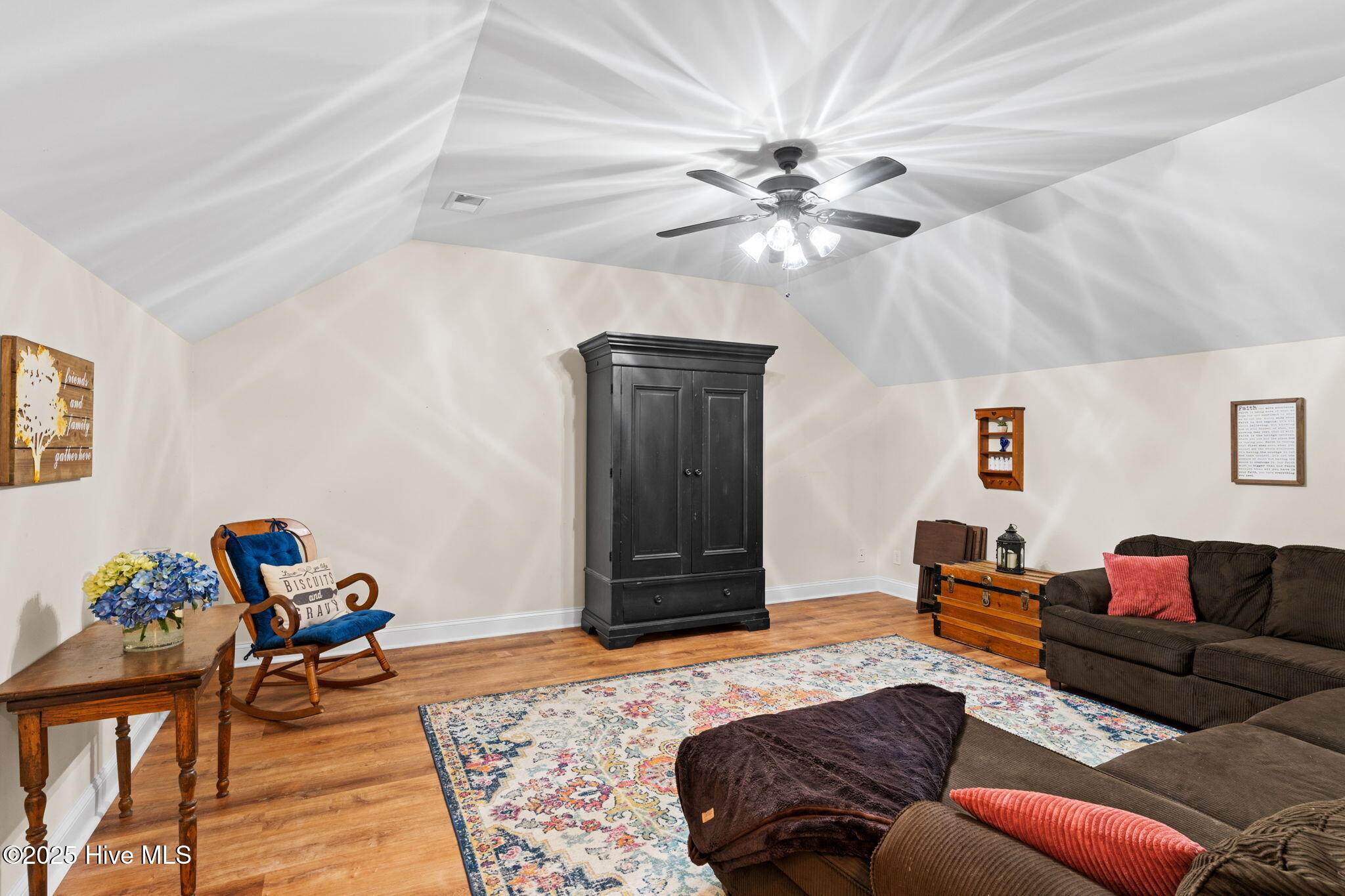 100529824 | Photo 17