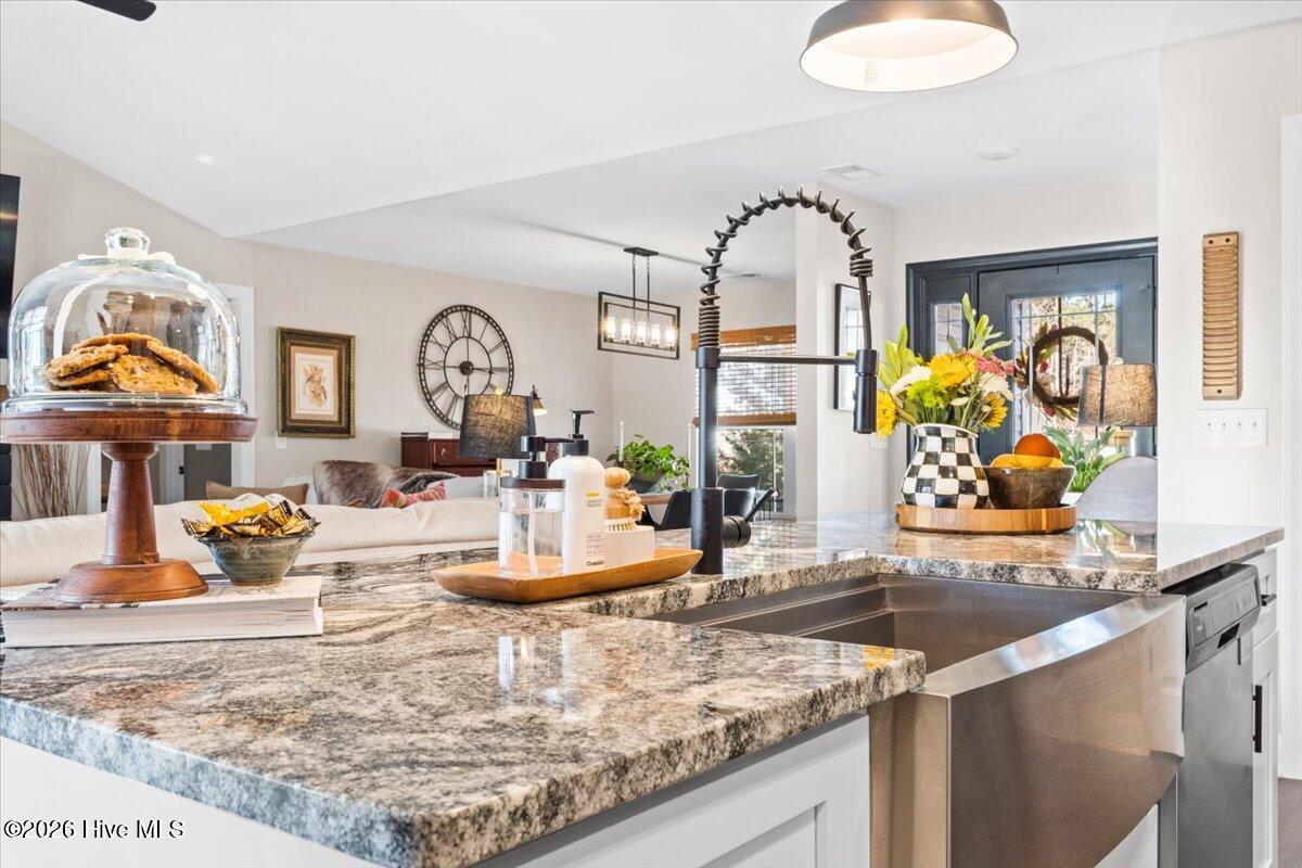 100548136 | Photo 18