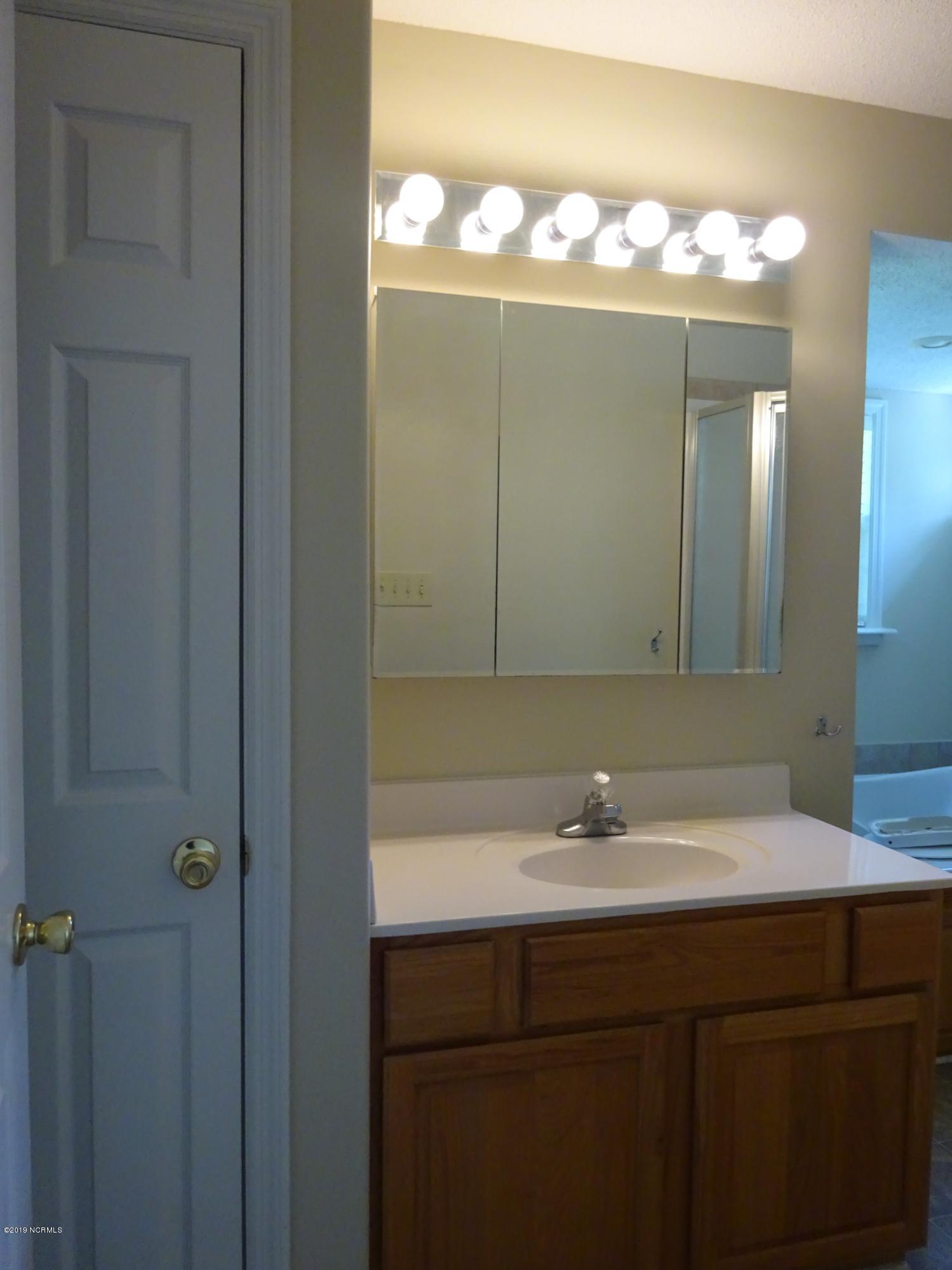 100543954 | Photo 22