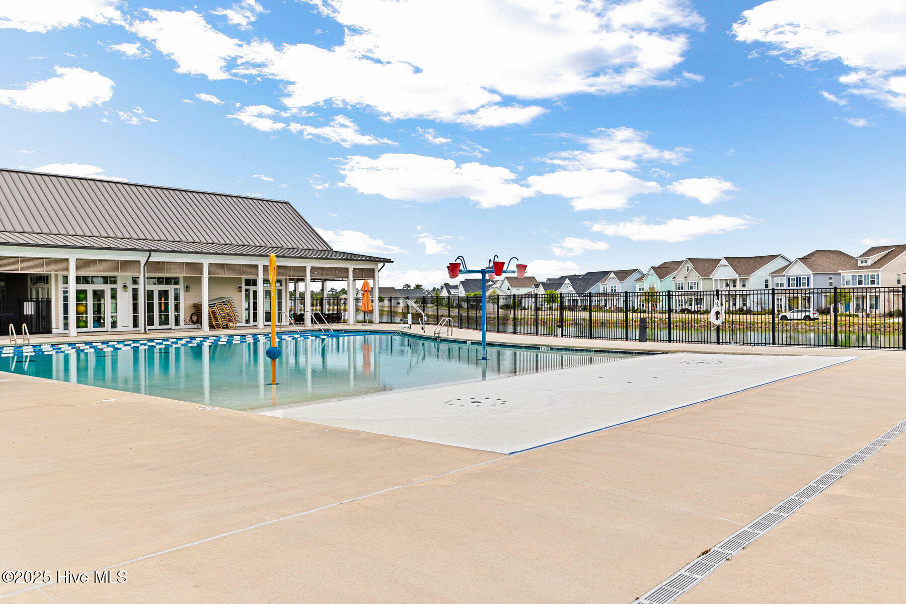 100538755 | Photo 64