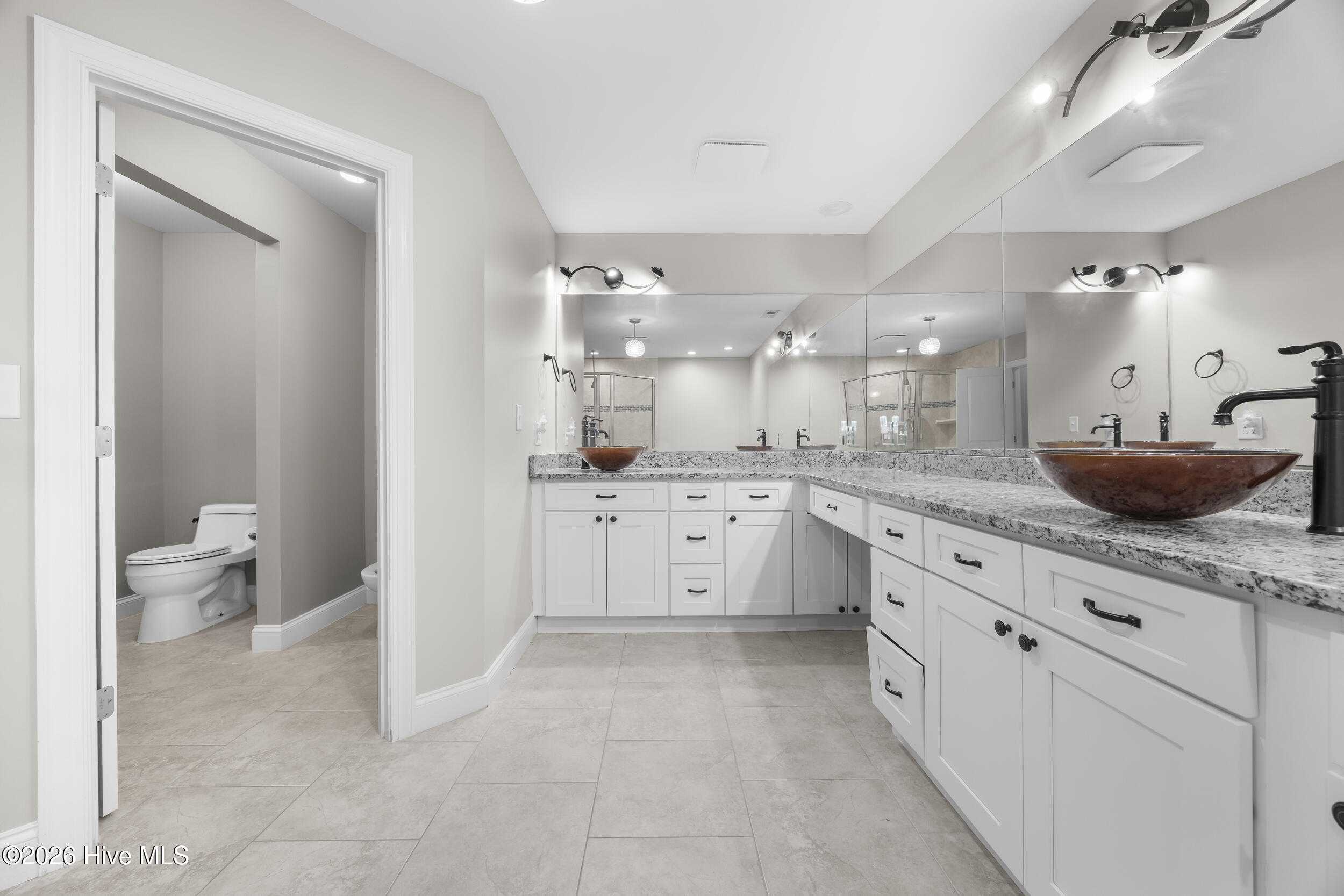 100569624 | Photo 24