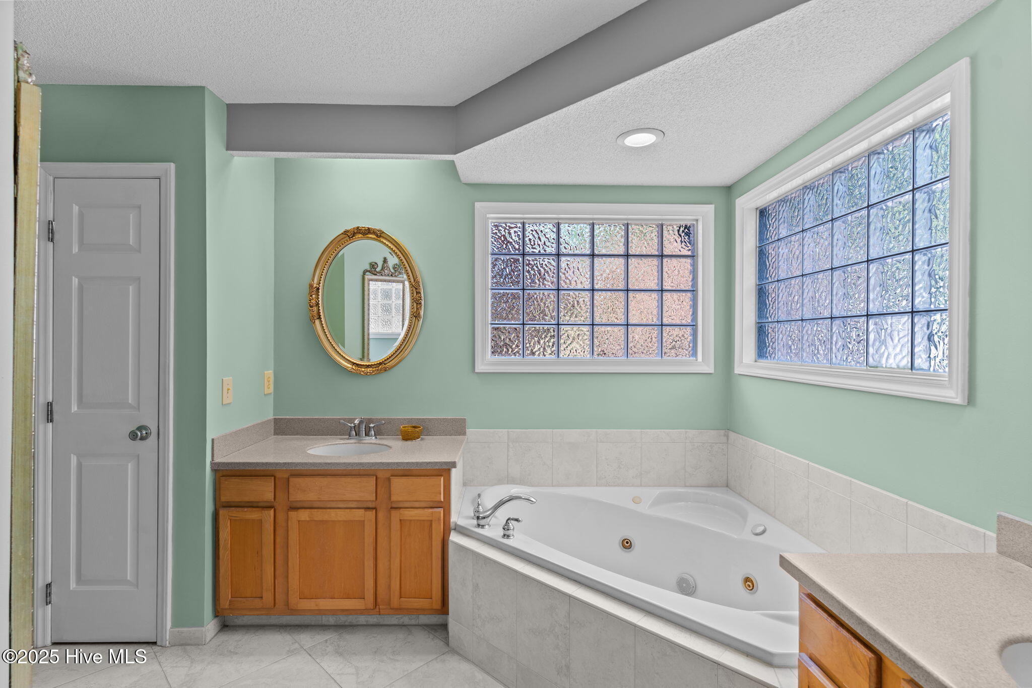 100543111 | Photo 27