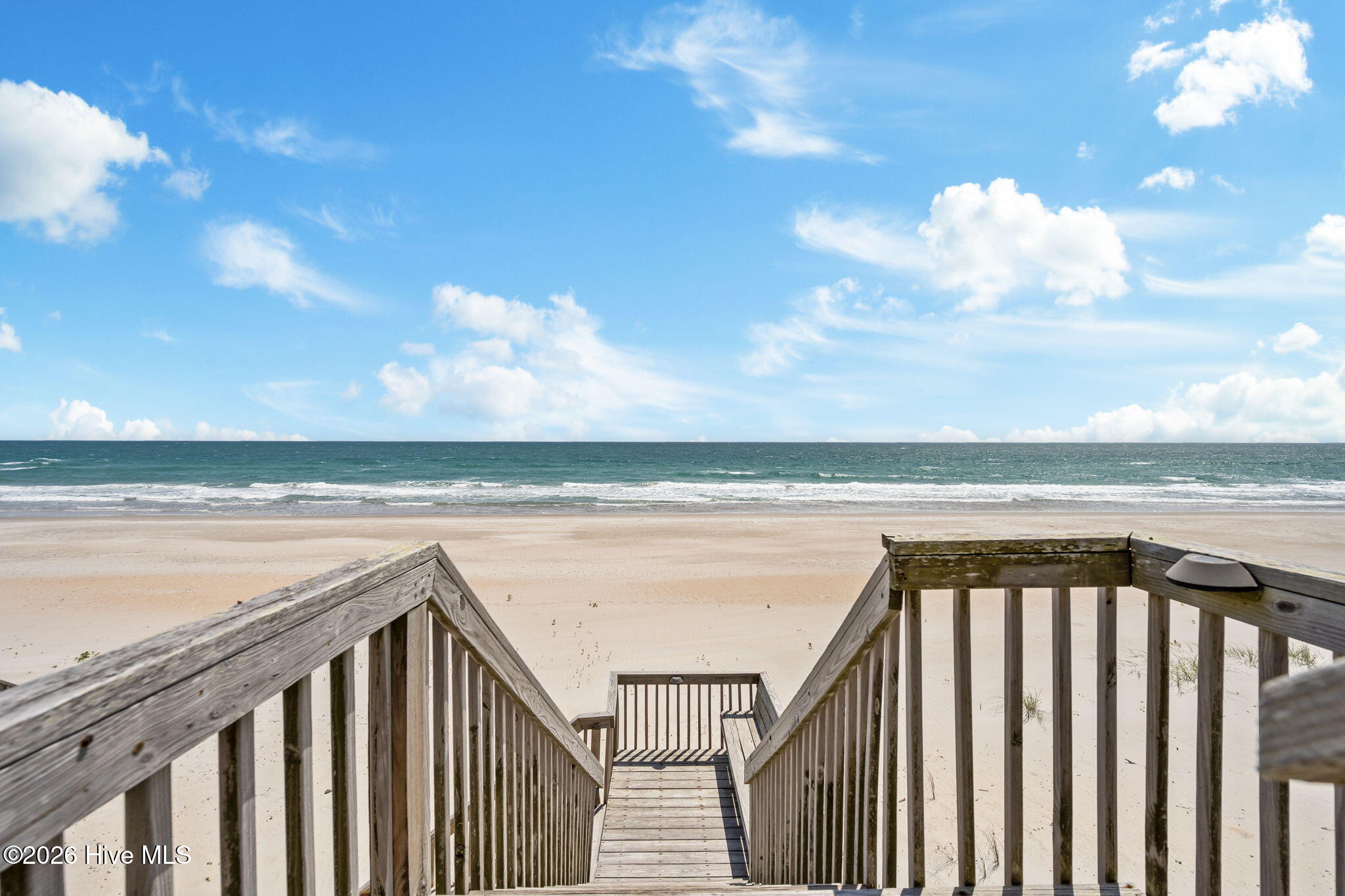 100570241 | Photo 30