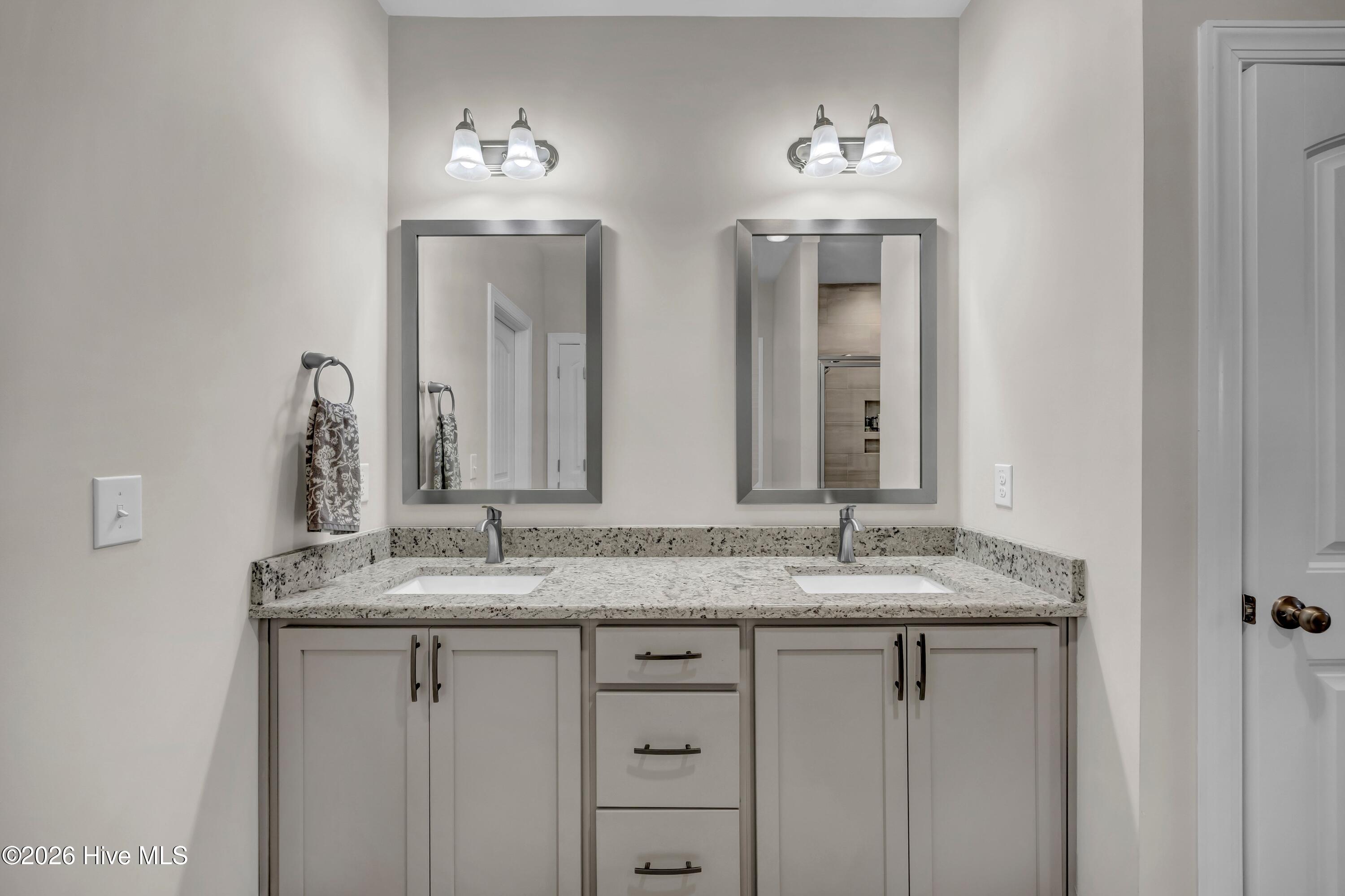 100553232 | Photo 13