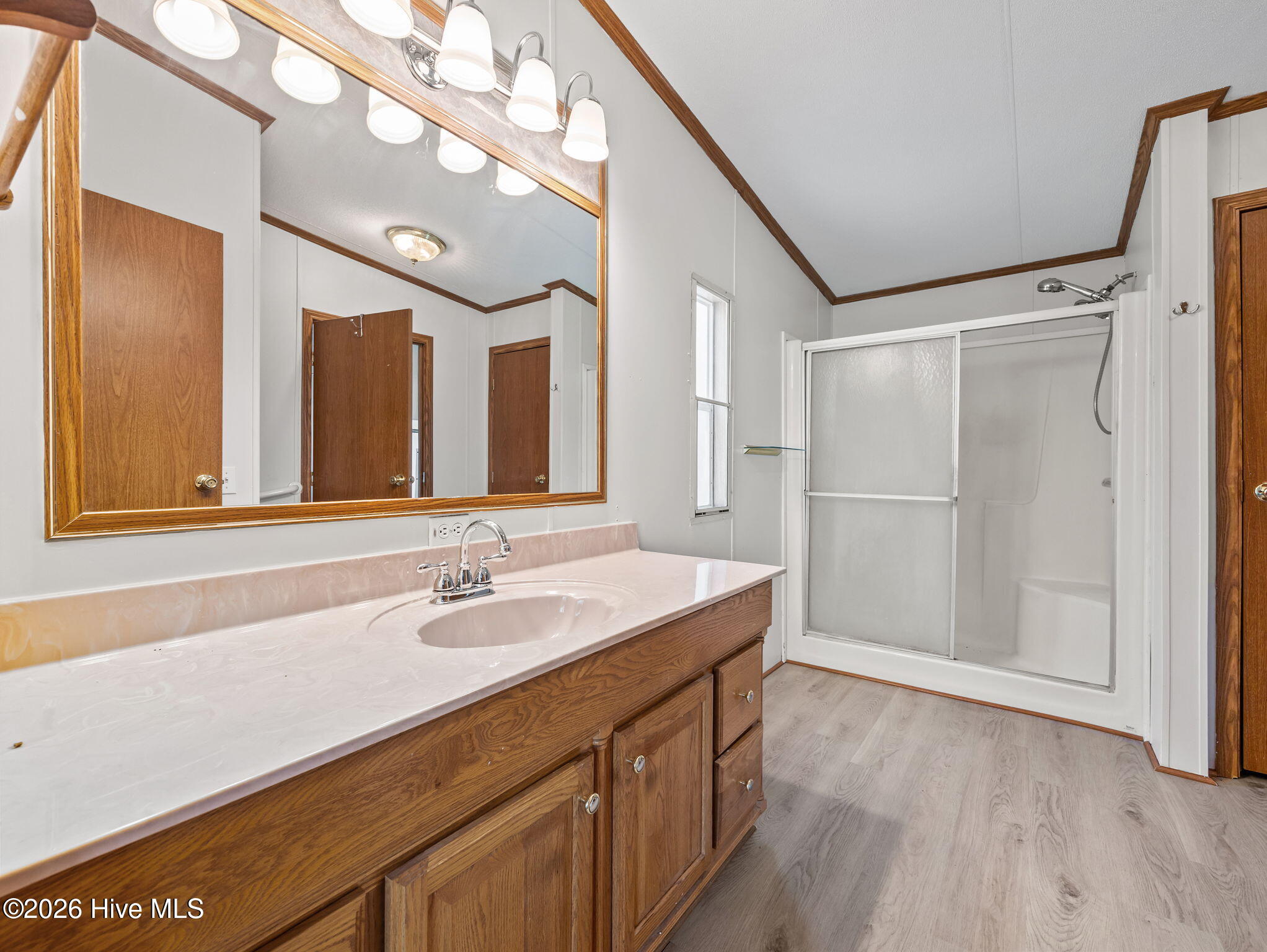 100565011 | Photo 25