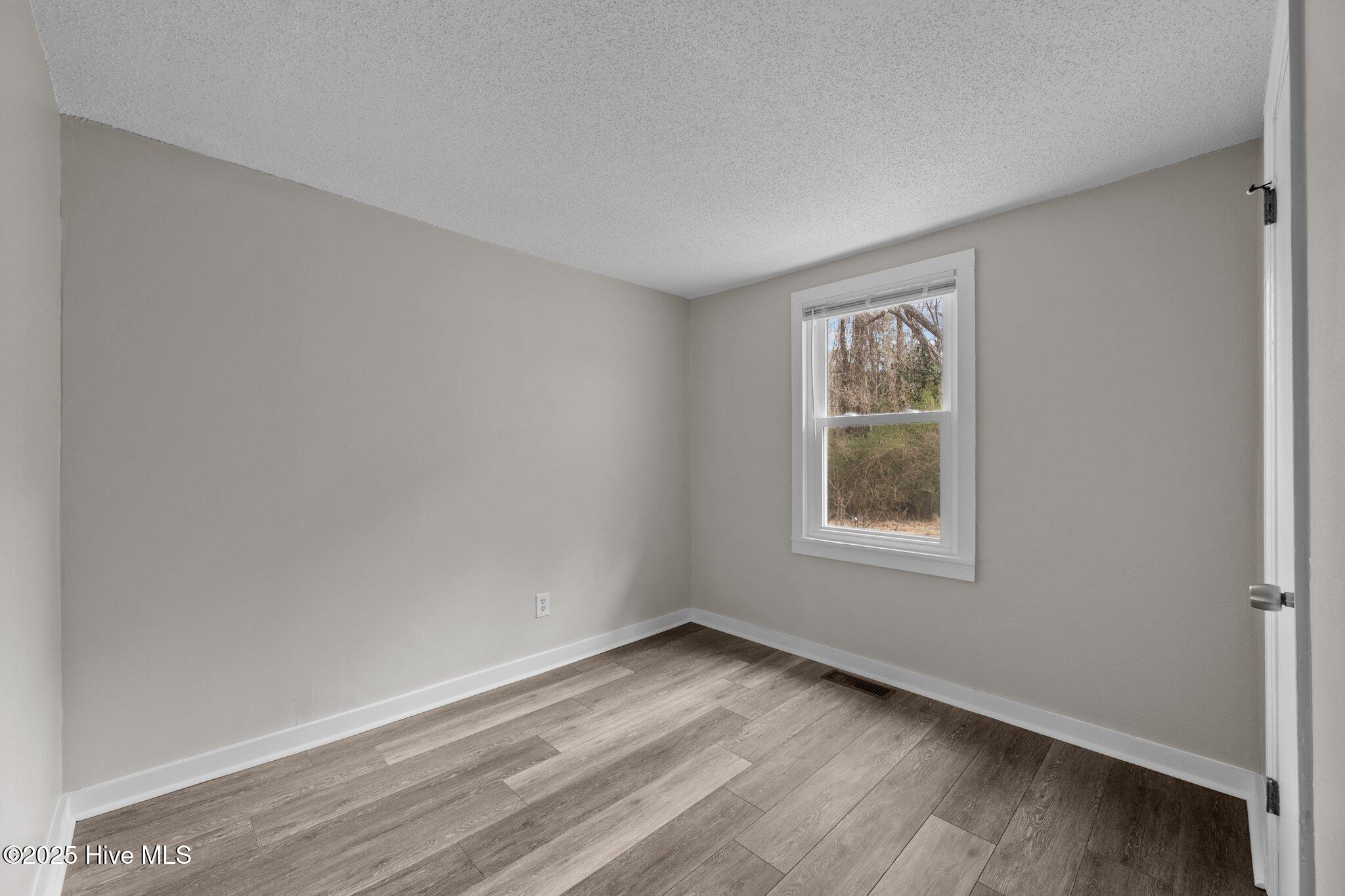 100568304 | Photo 21