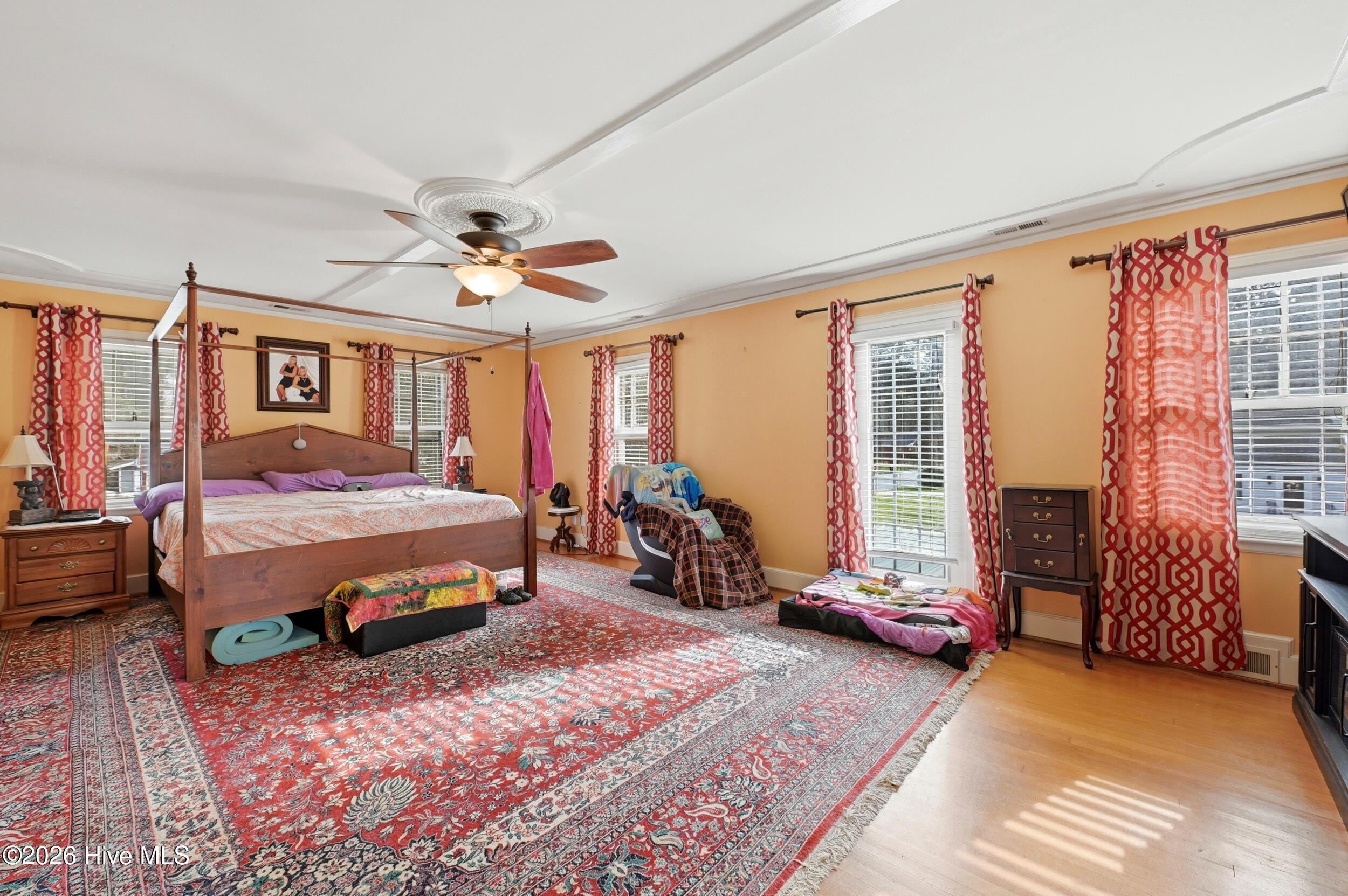 100560095 | Photo 21