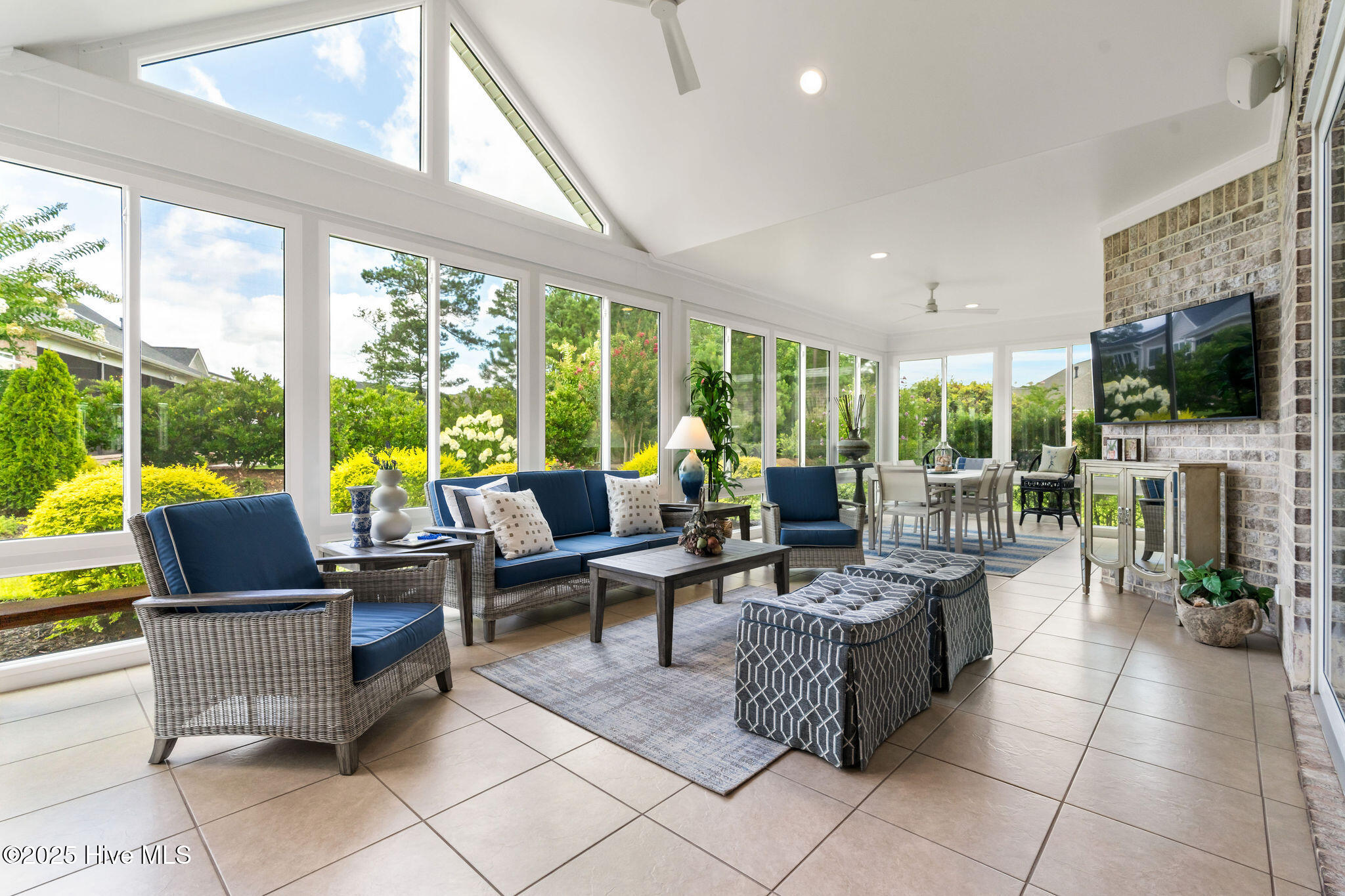 100517606 | Photo 27