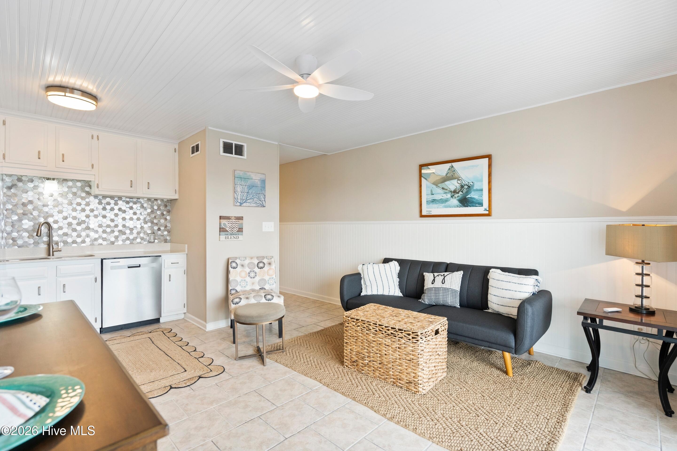 100549328 | Photo 13