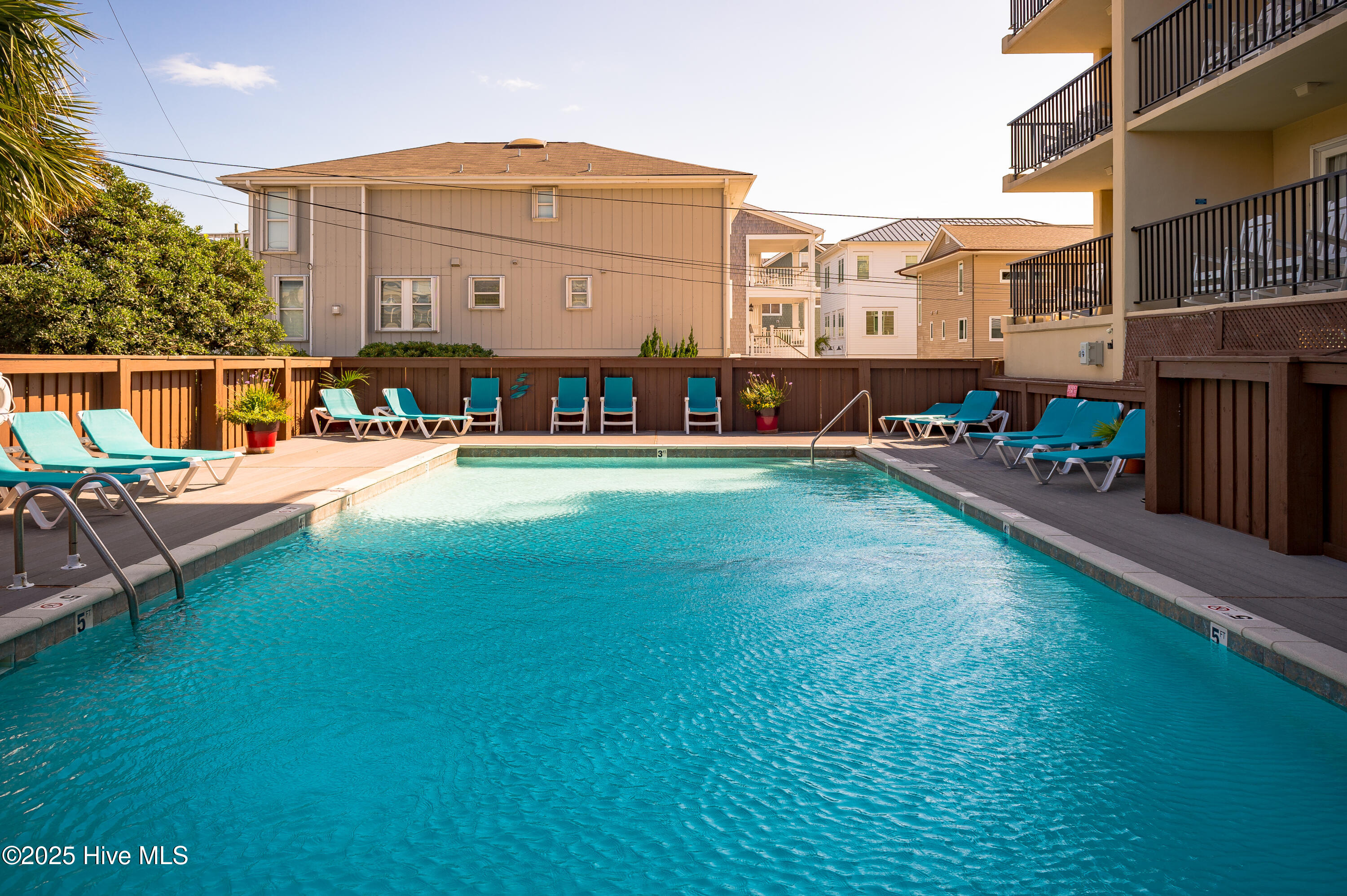 100518764 | Photo 15