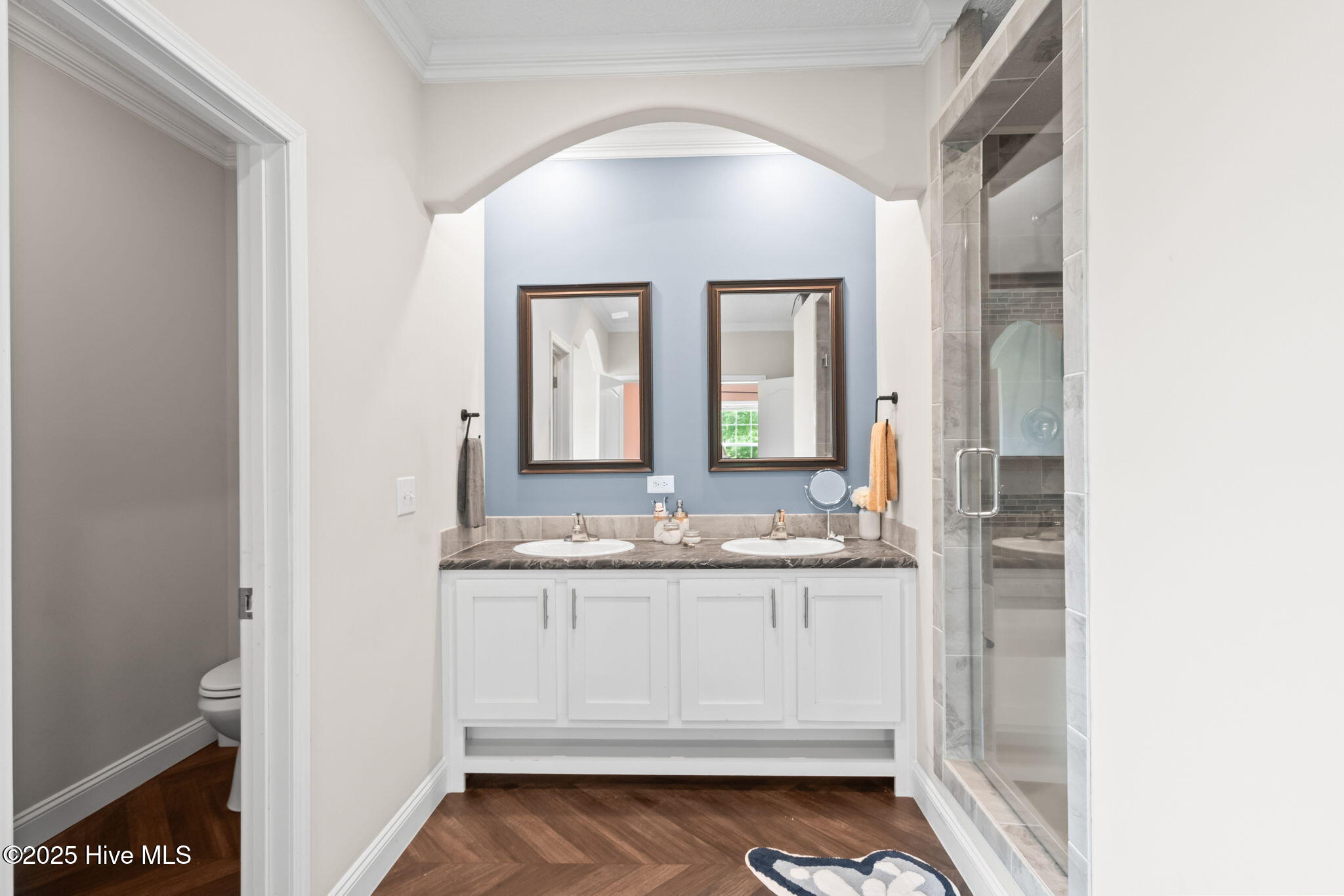 100518984 | Photo 14