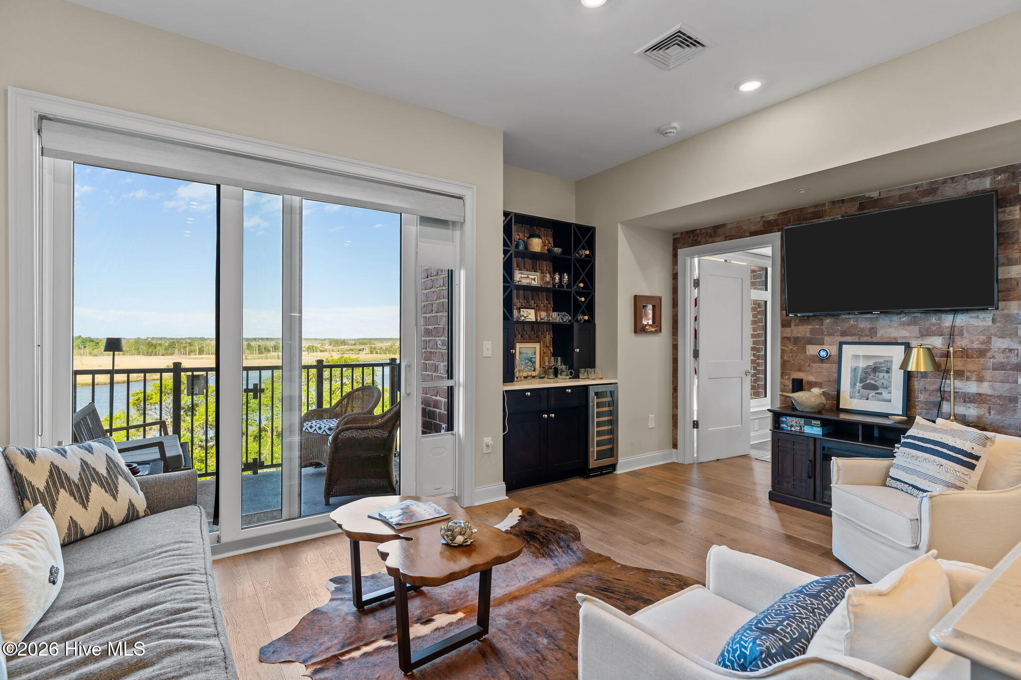 100565283 | Photo 13