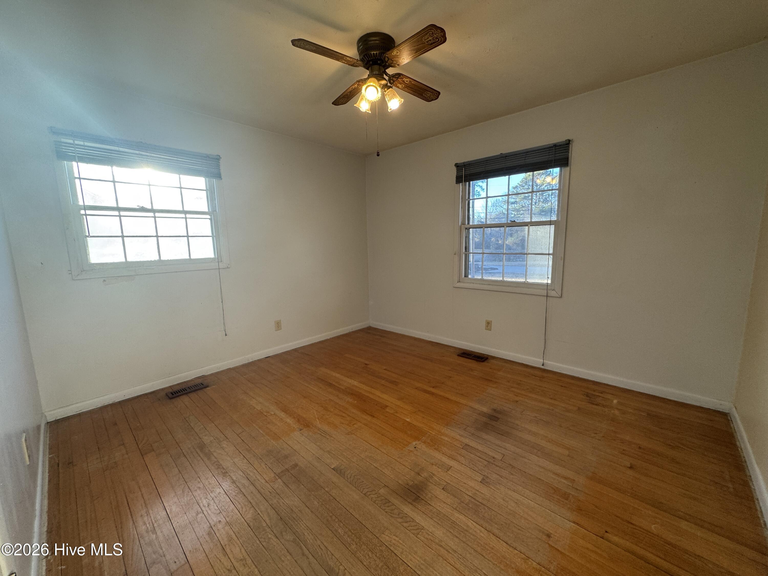 100553396 | Photo 16