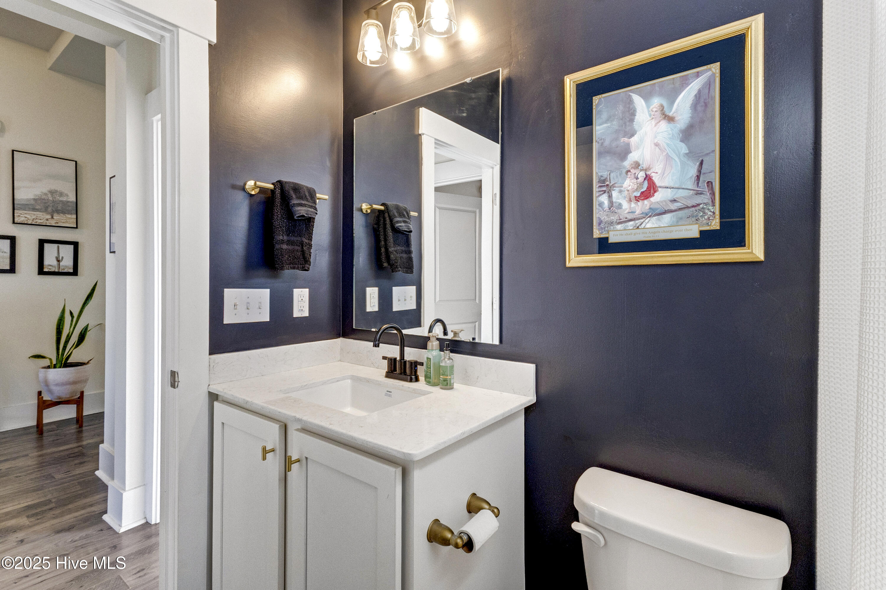 100545579 | Photo 23