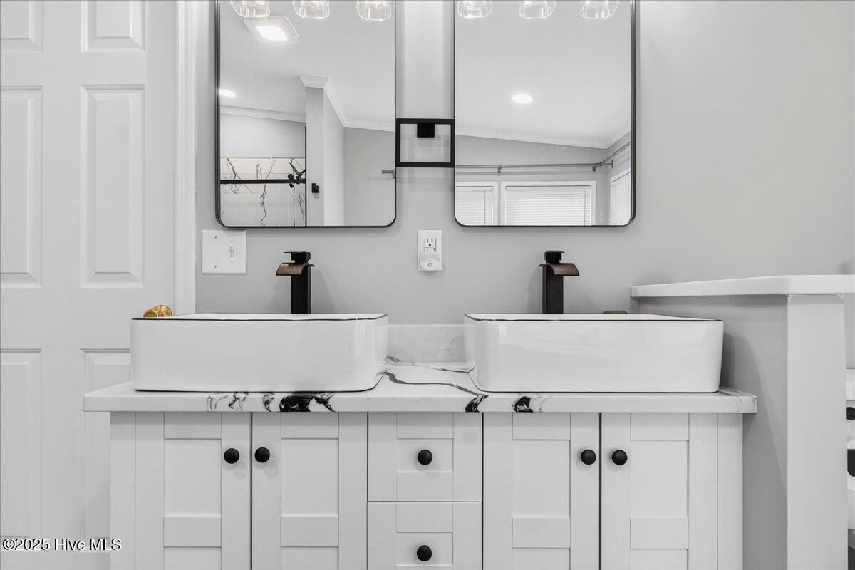 100535729 | Photo 33