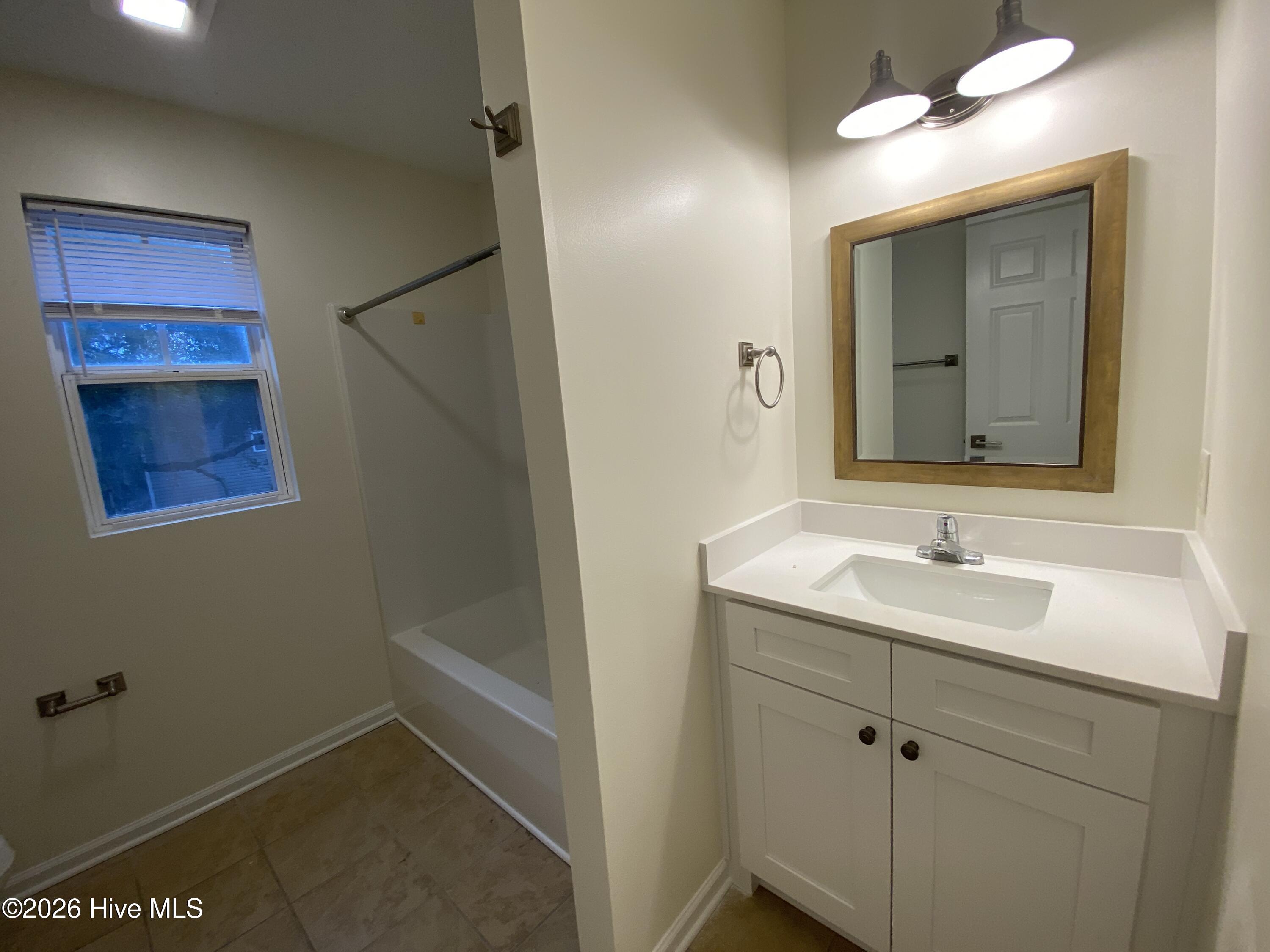 100553788 | Photo 15