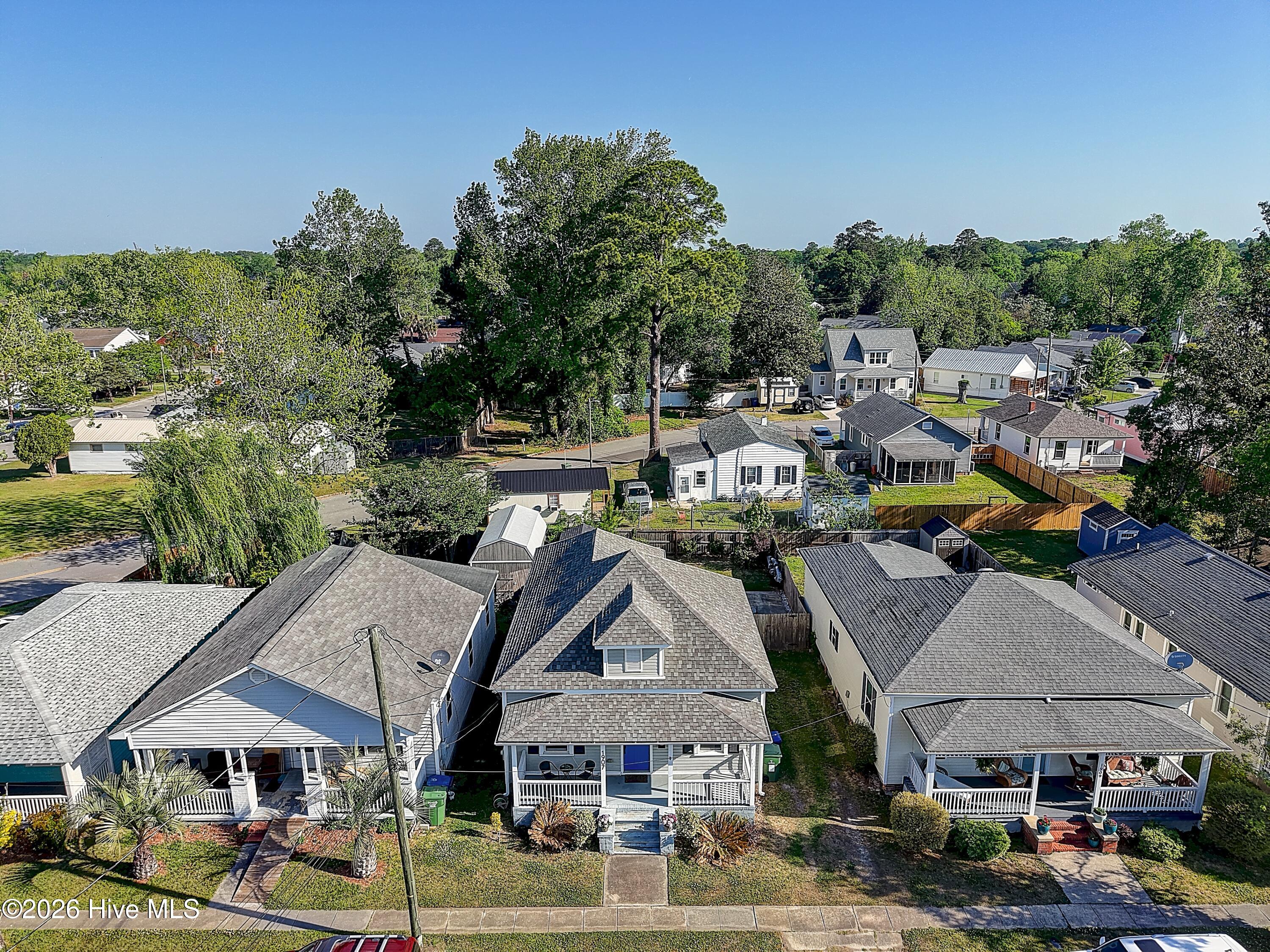 100568086 | Photo 36