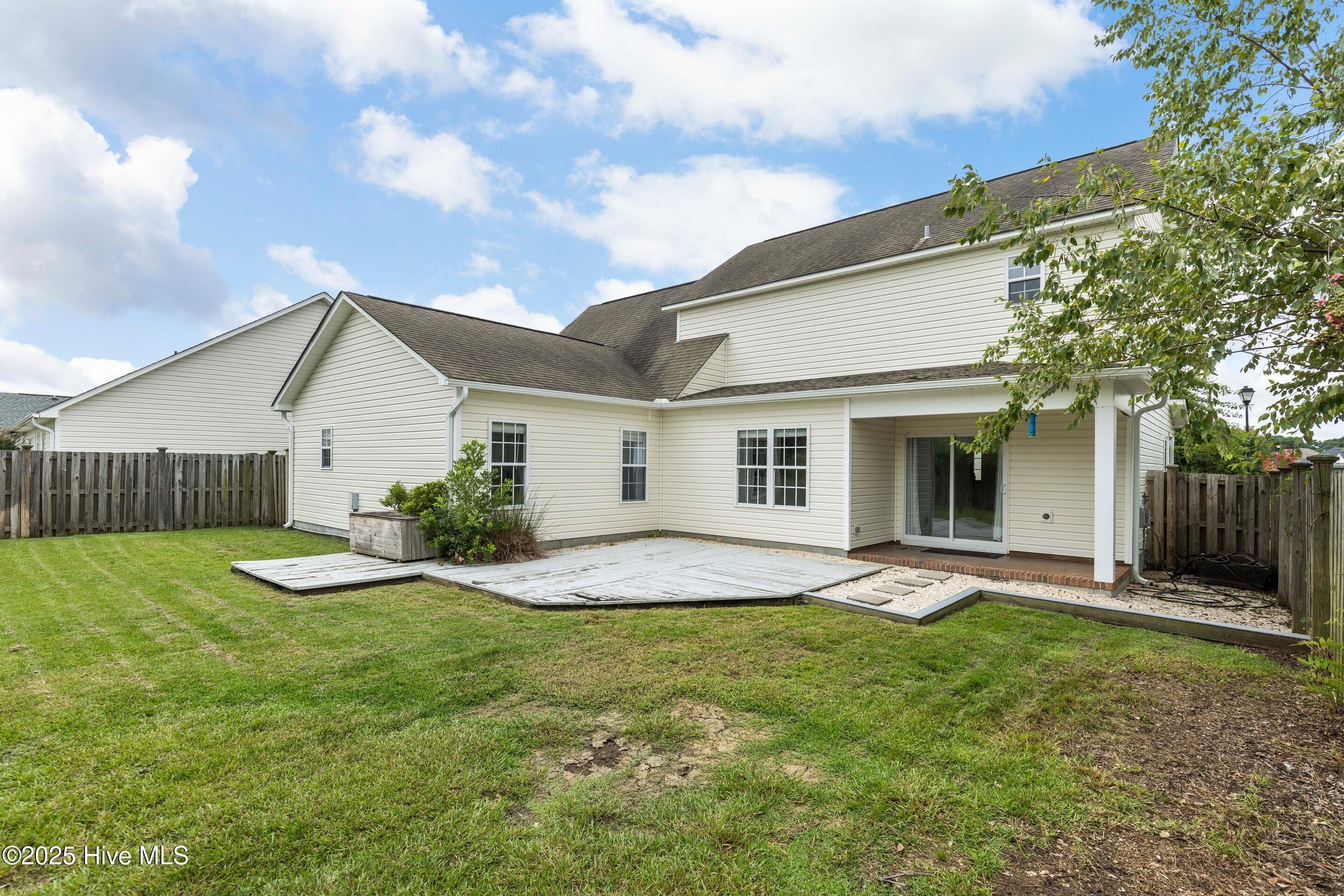 100527201 | Photo 39