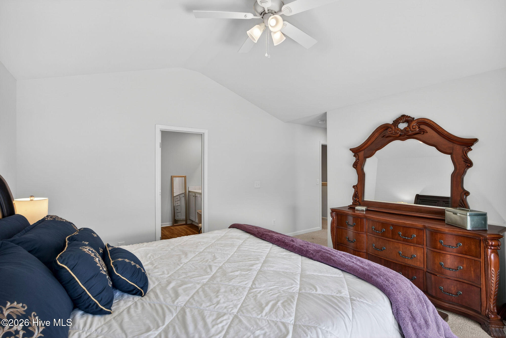 100570180 | Photo 24