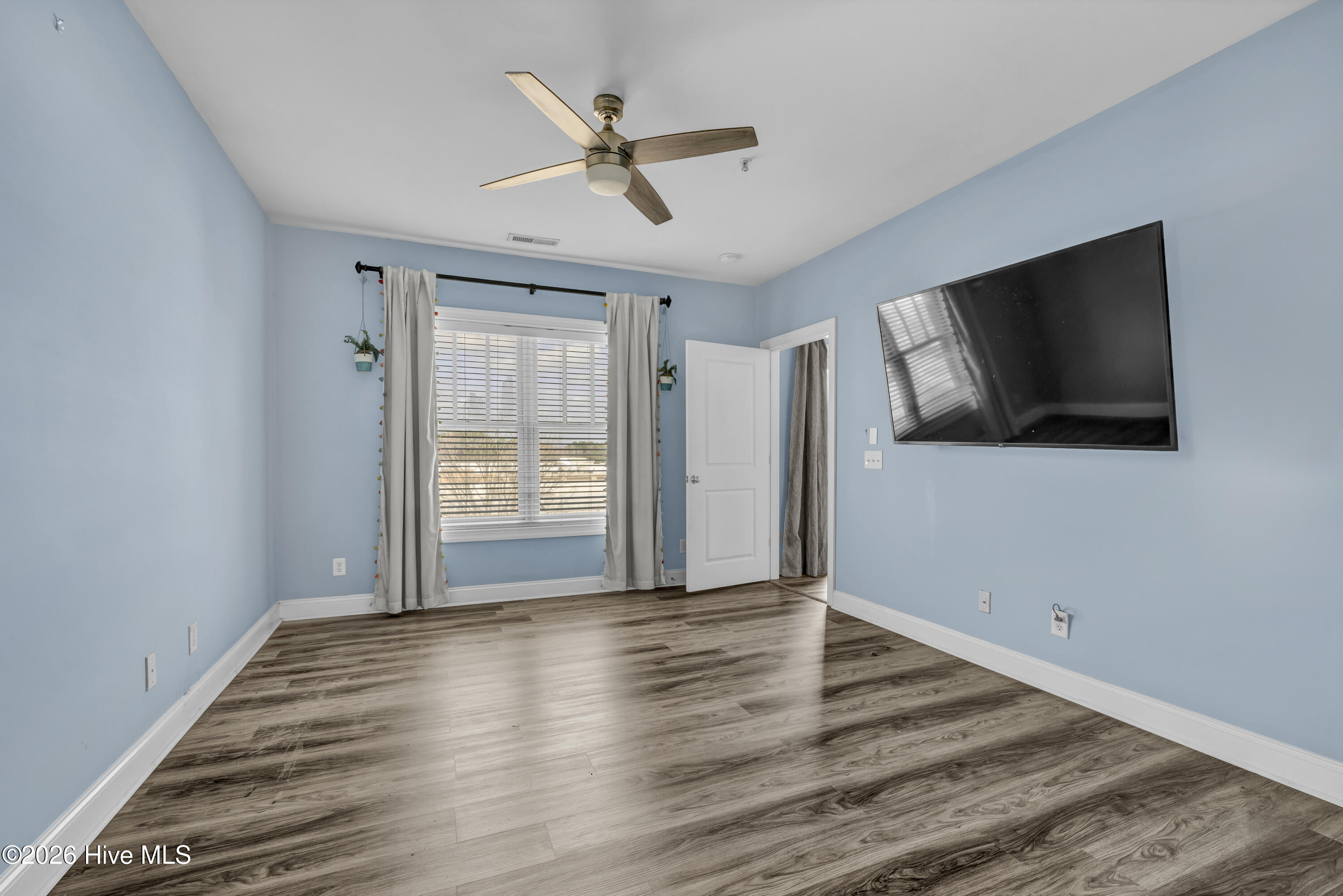 100558584 | Photo 16