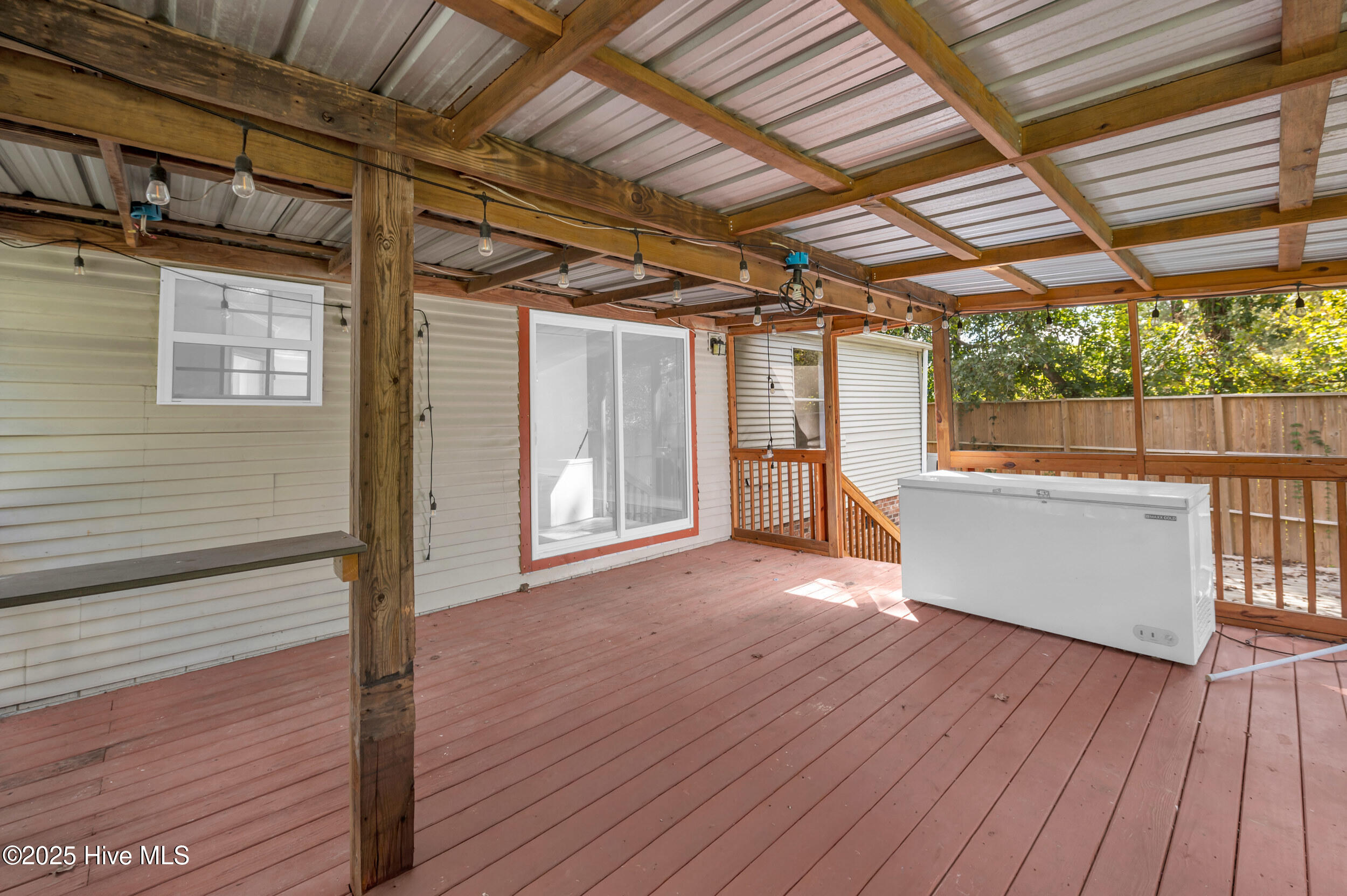 100534761 | Photo 16